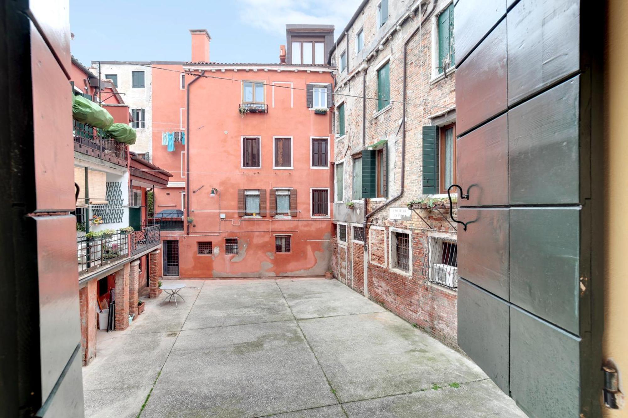 Ca Dei Zoti3 With Luggage Appartement Venise