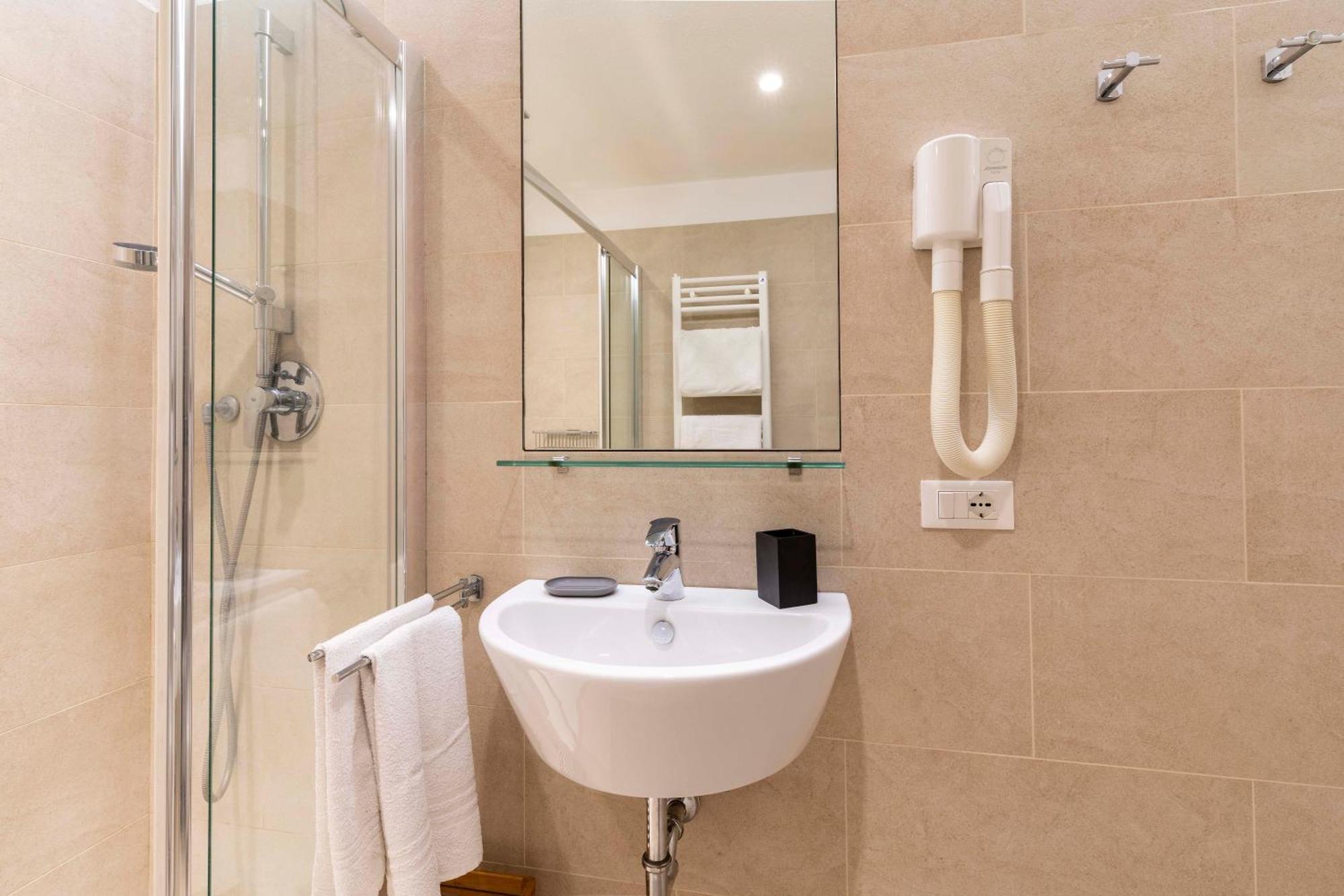 San Samuele Centro+ Wellness Pool Jacuzzi Appartement *