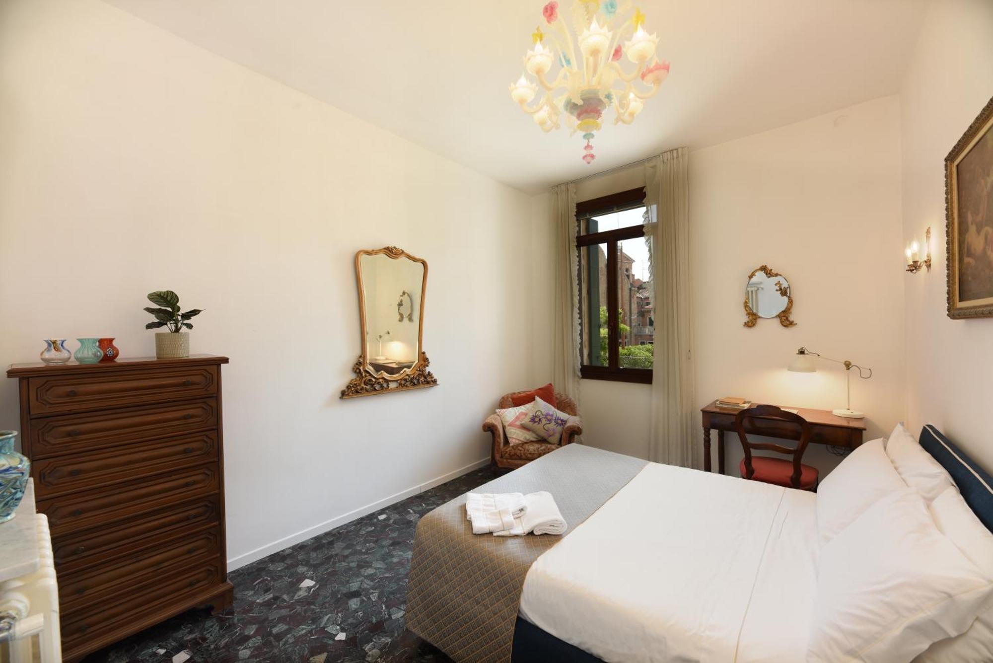 Appartement Soderini Splendor: First Floor Palazzo Charm At Castello Square *