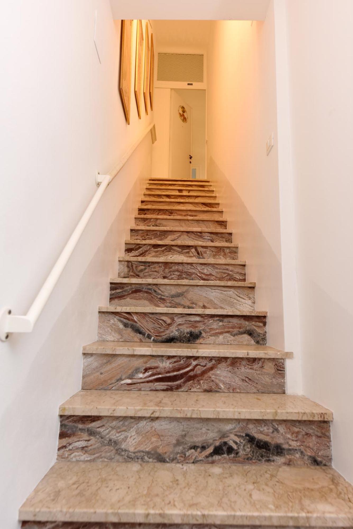 Appartement Soderini Splendor: First Floor Palazzo Charm At Castello Square *