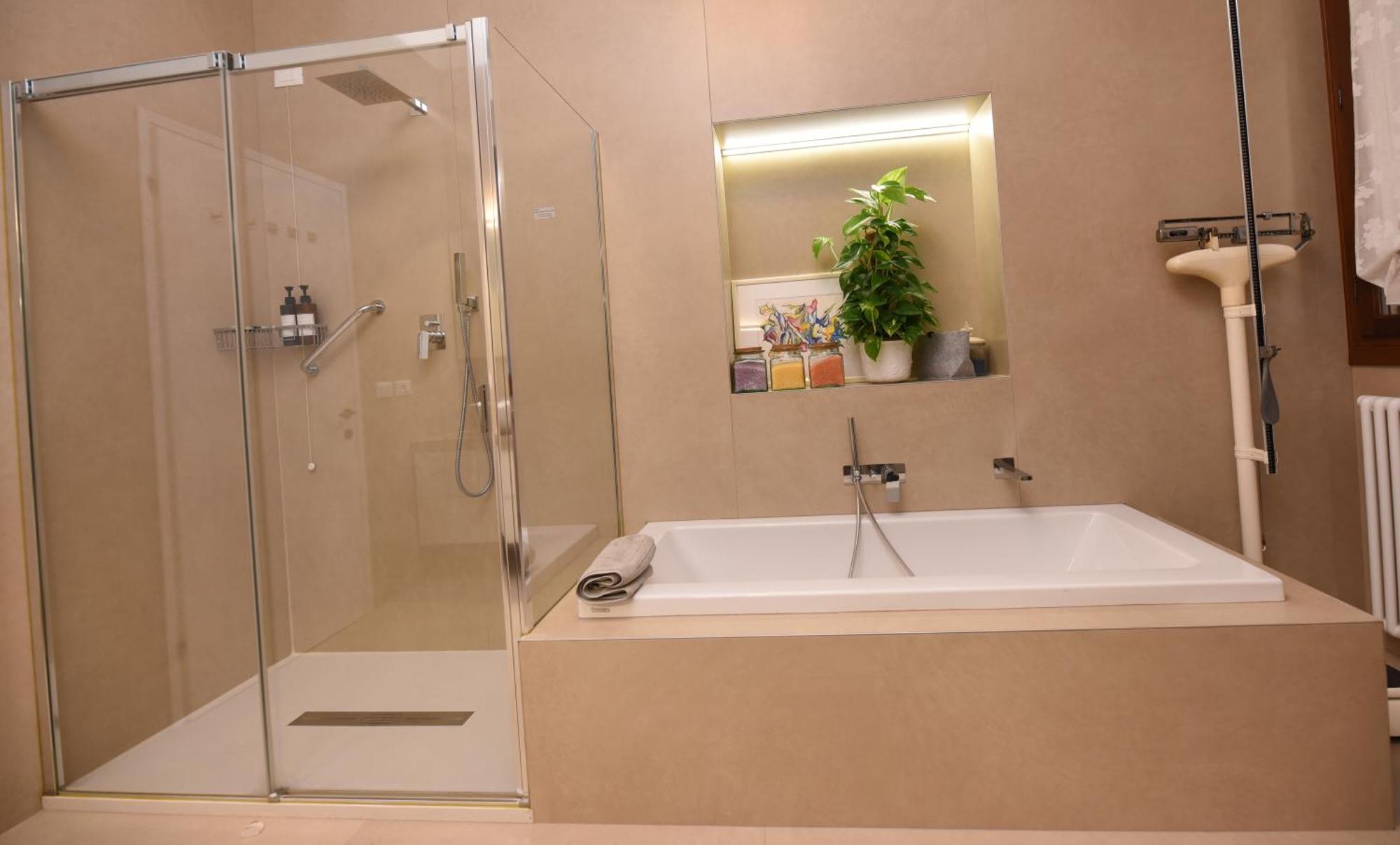 Appartement Soderini Splendor: First Floor Palazzo Charm At Castello Square Venetië