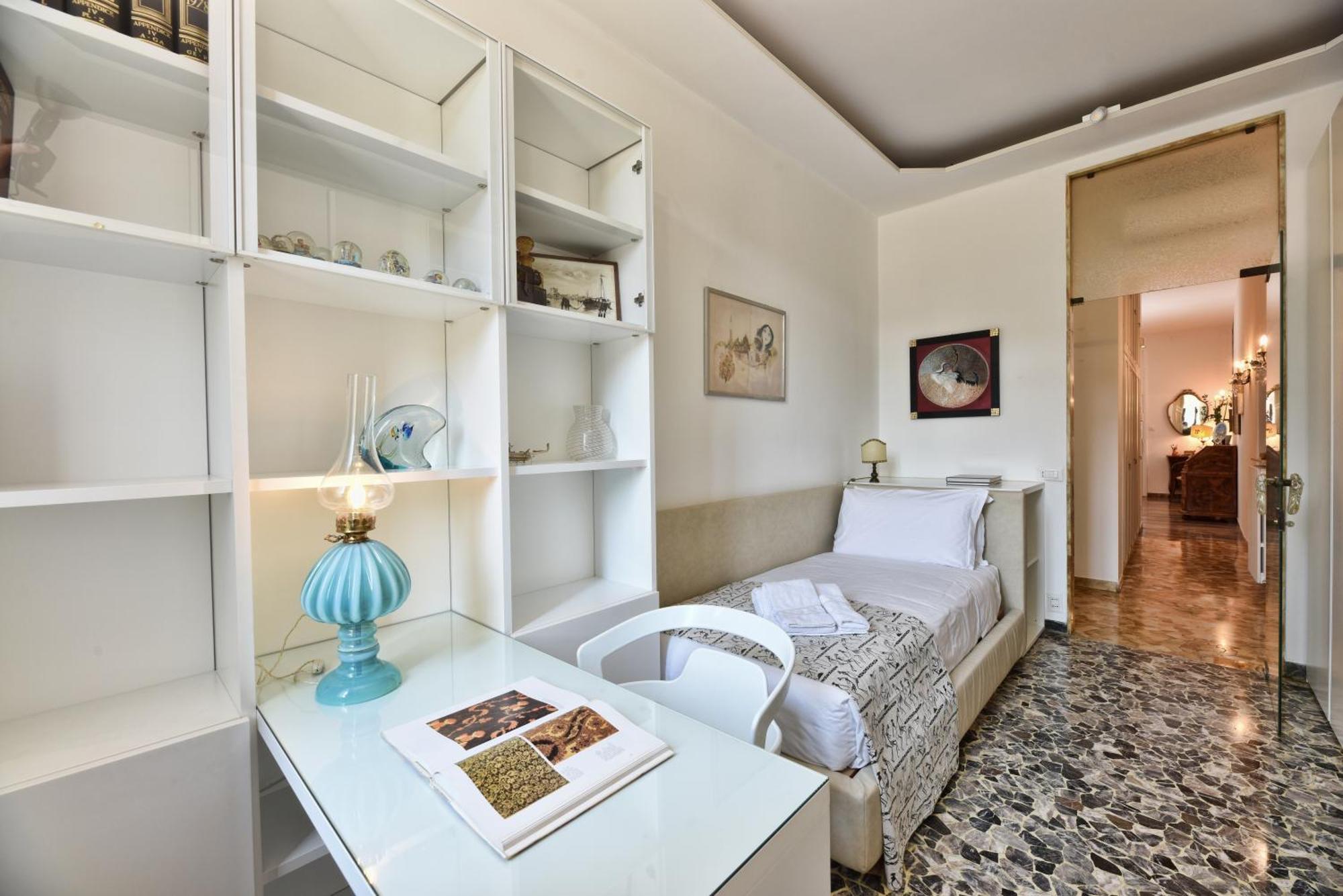 Soderini Splendor: First Floor Palazzo Charm At Castello Square * Venetië
