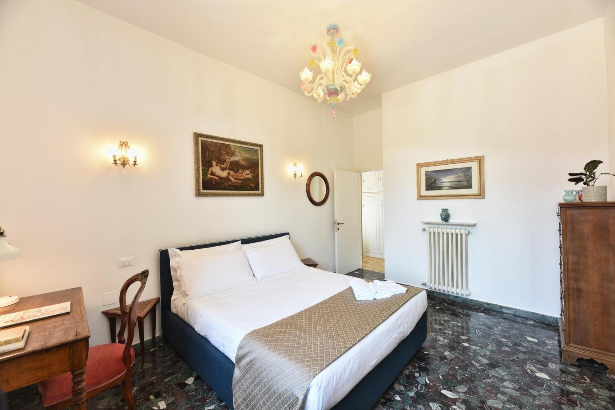 Soderini Splendor: First Floor Palazzo Charm At Castello Square Venetië