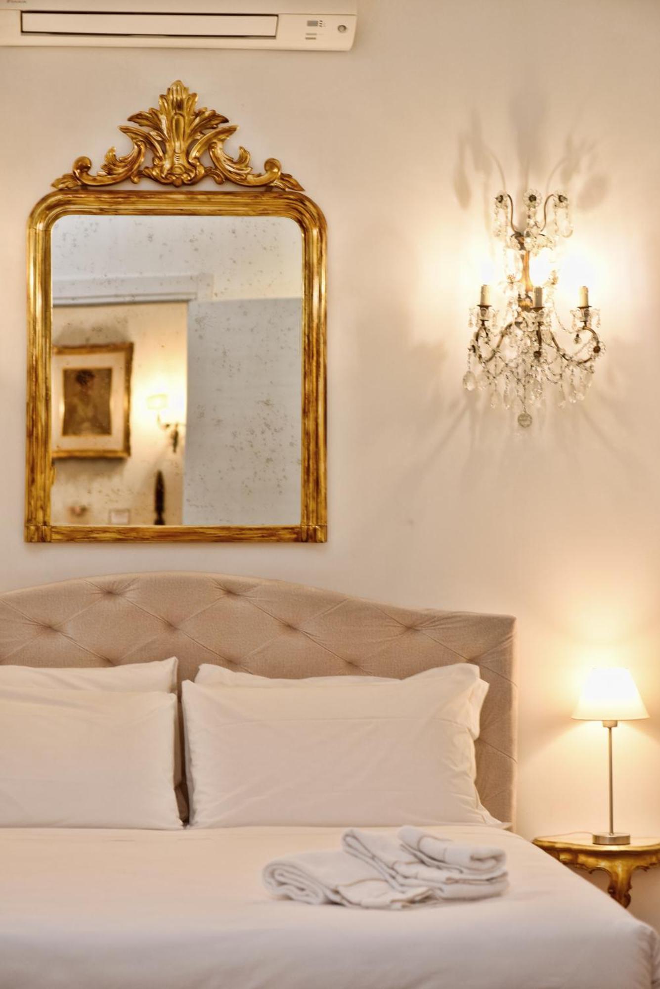 Soderini Splendor: First Floor Palazzo Charm At Castello Square *