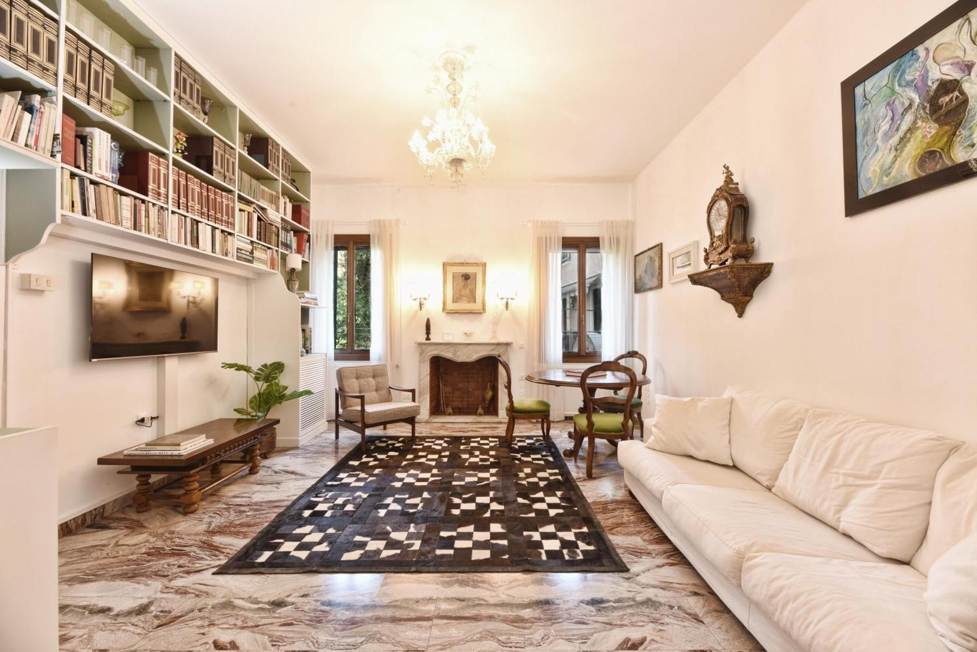 Appartement Soderini Splendor: First Floor Palazzo Charm At Castello Square