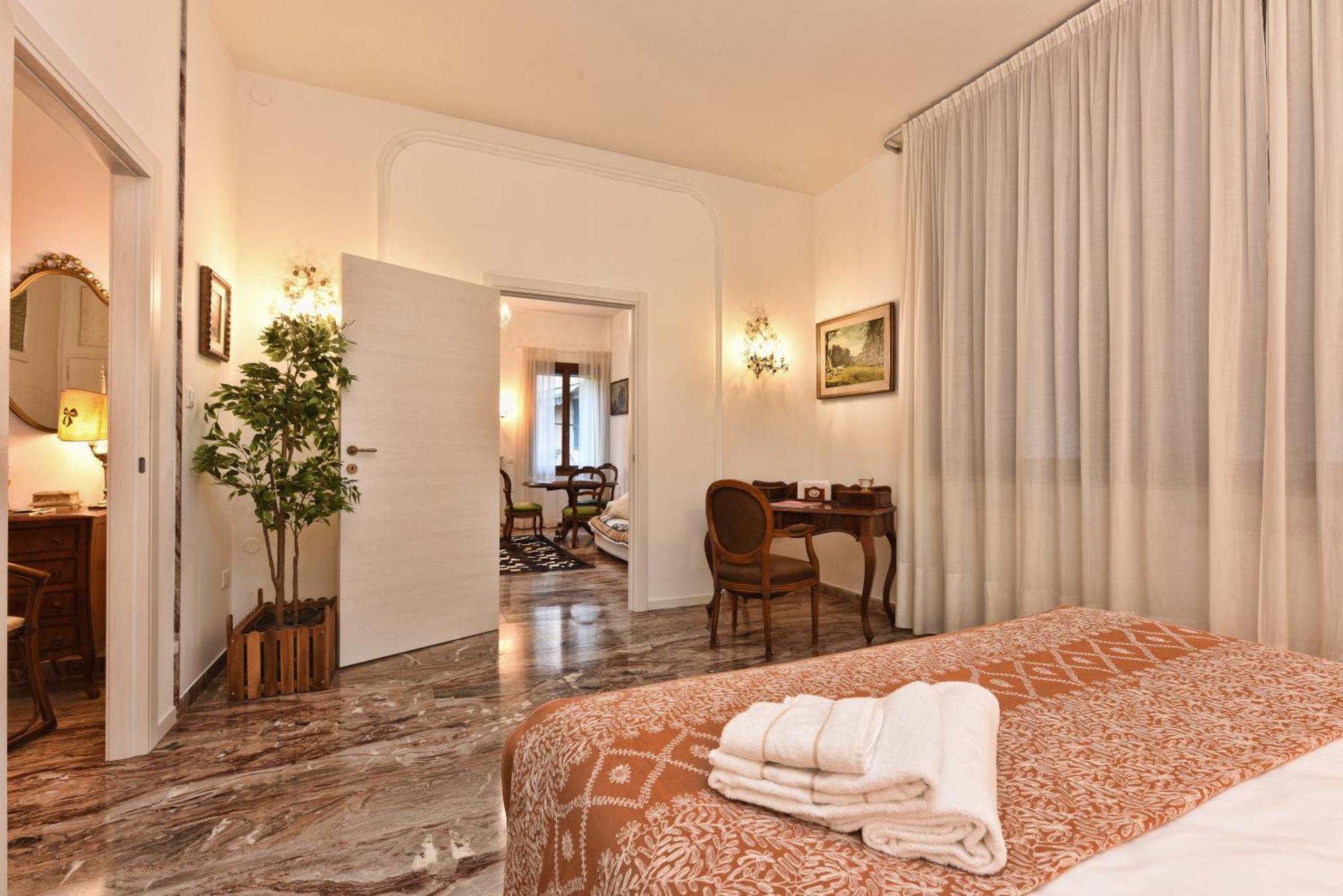 Soderini Splendor: First Floor Palazzo Charm At Castello Square Appartement *