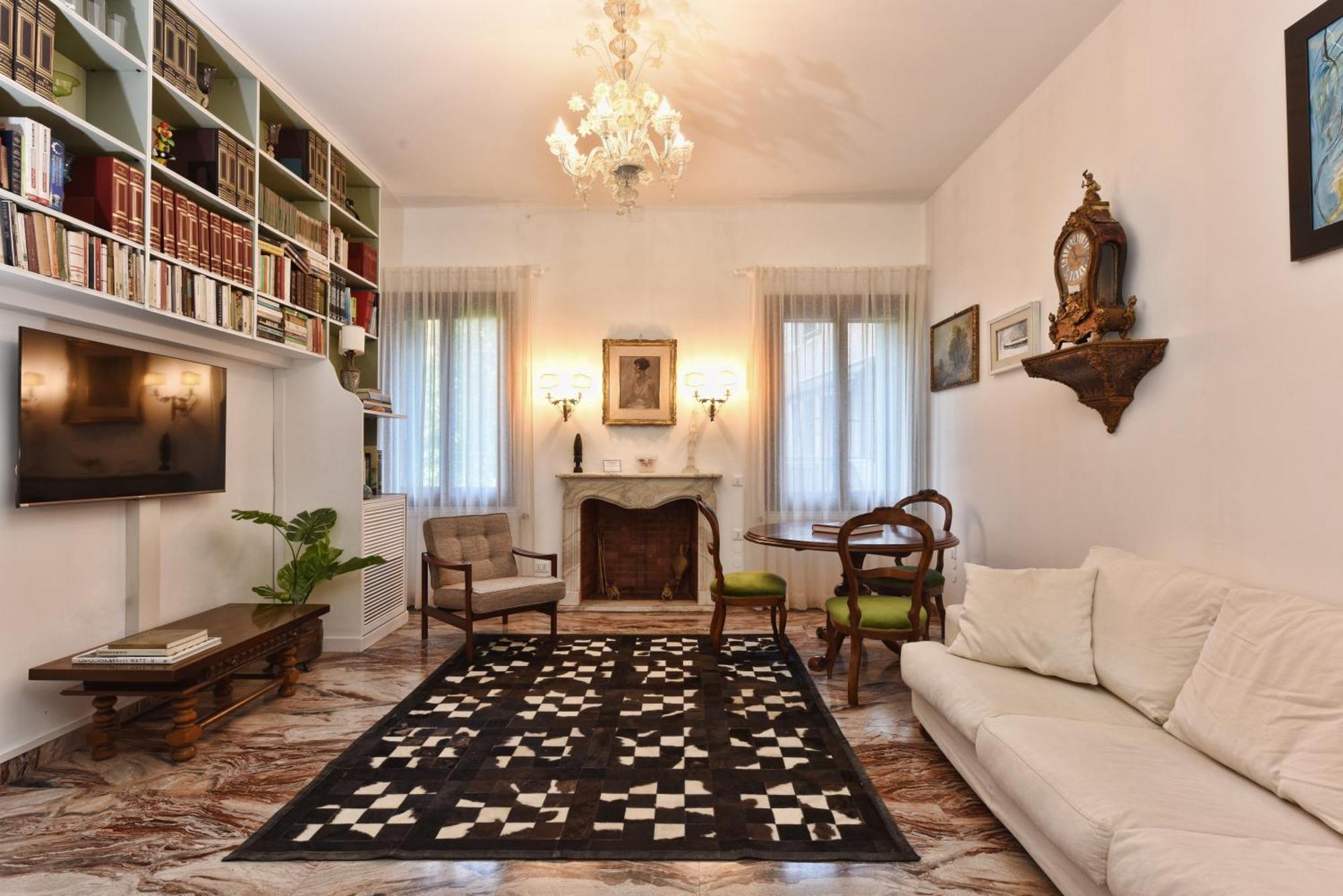 Appartement Soderini Splendor: First Floor Palazzo Charm At Castello Square *