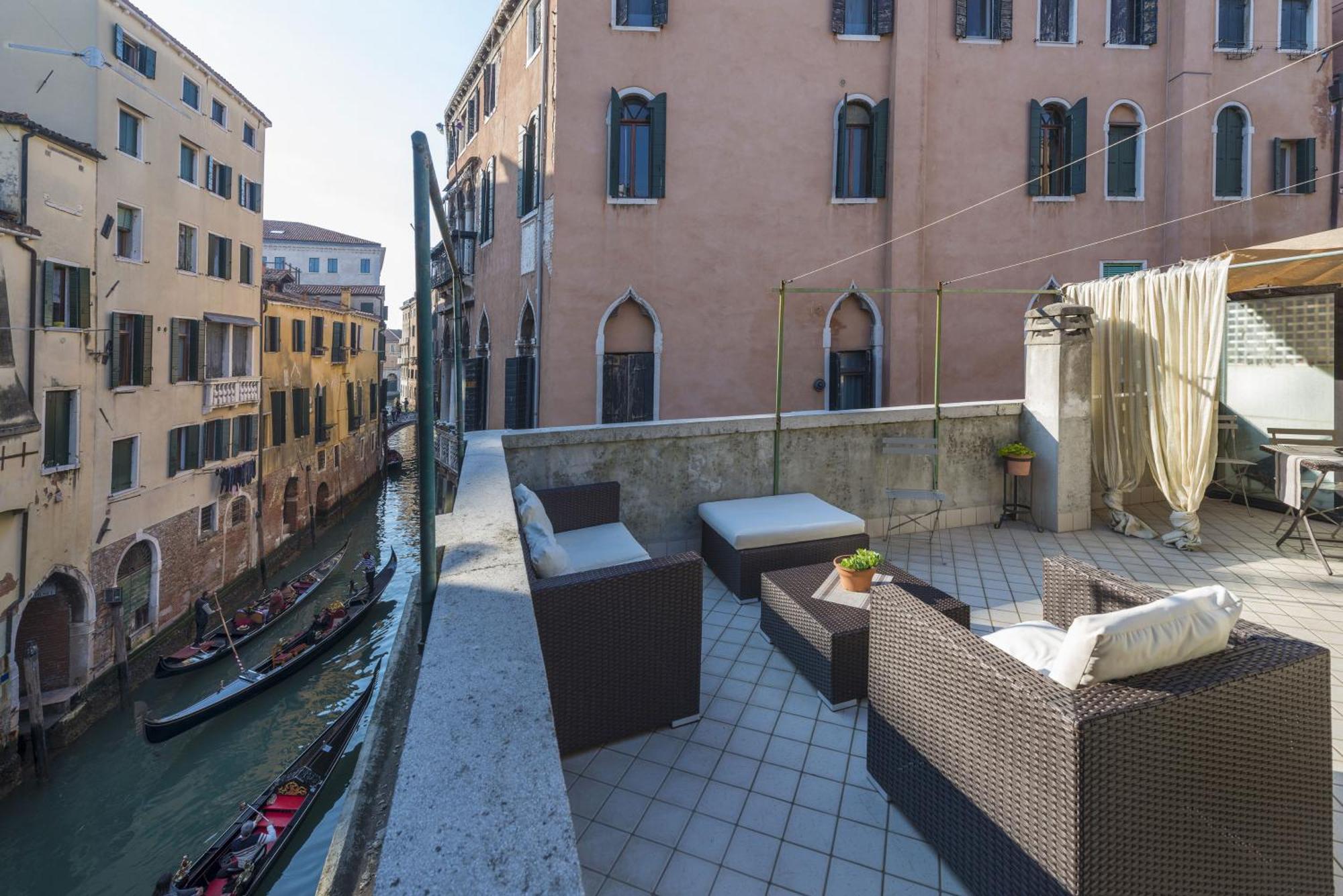 Tre Sestieri Terrace - Canal View 2024 Gasthof Venedig