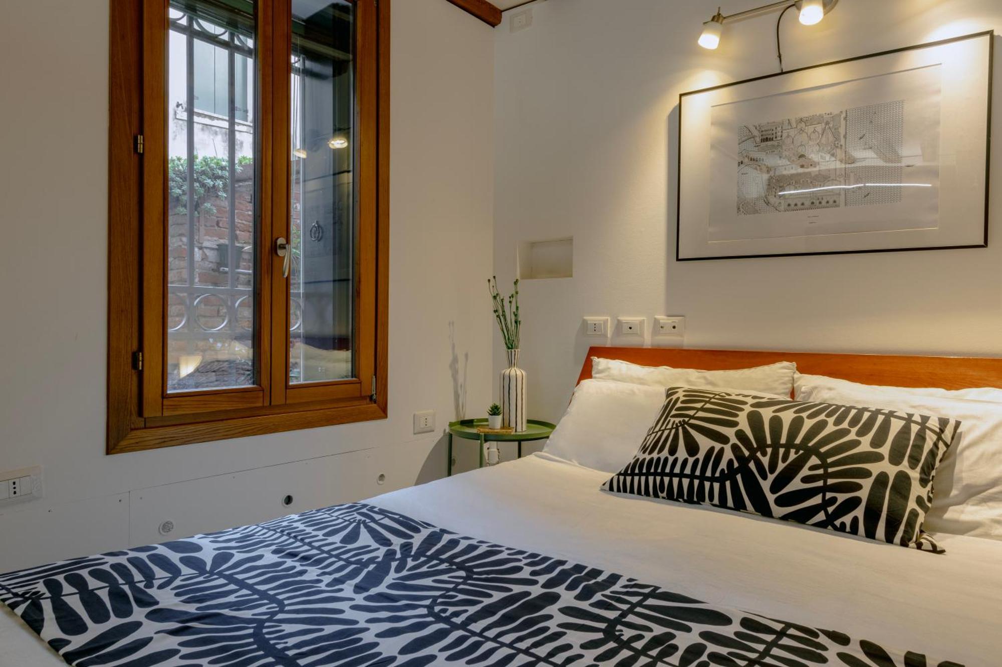 Accessible Groundfloor Near Station - Ca Rezzonico Appartement *