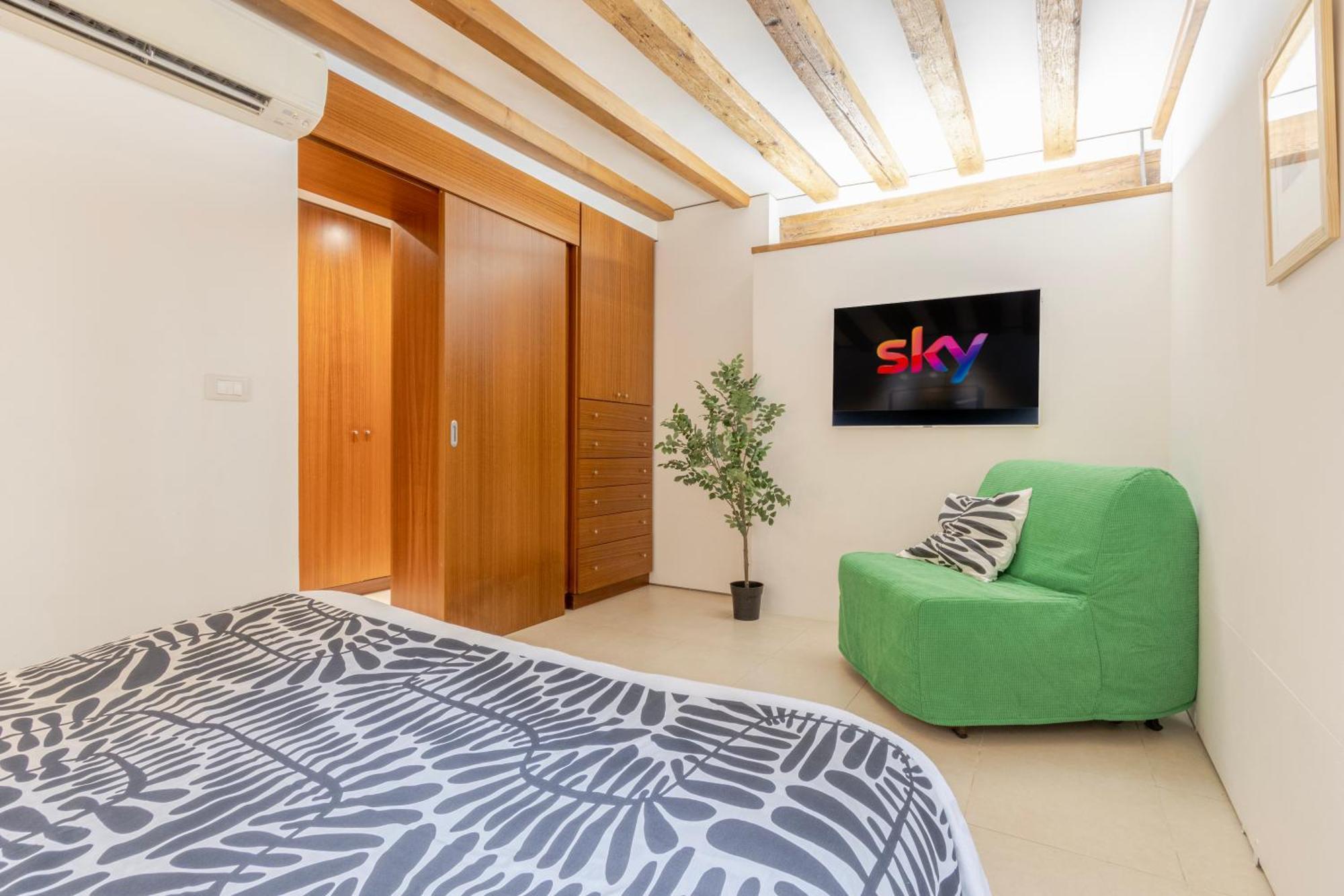 Accessible Groundfloor Near Station - Ca Rezzonico Appartement *