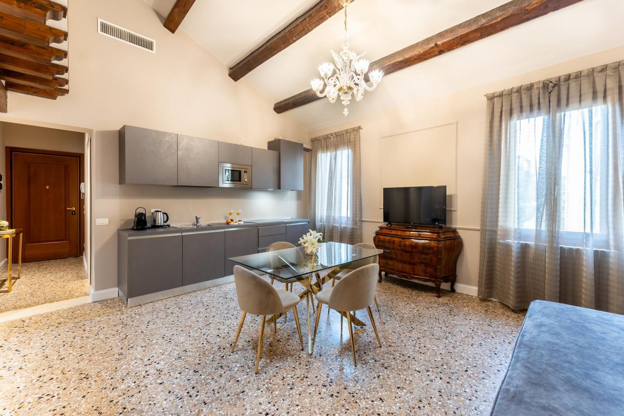 San Vio Palace Luxury Apartment