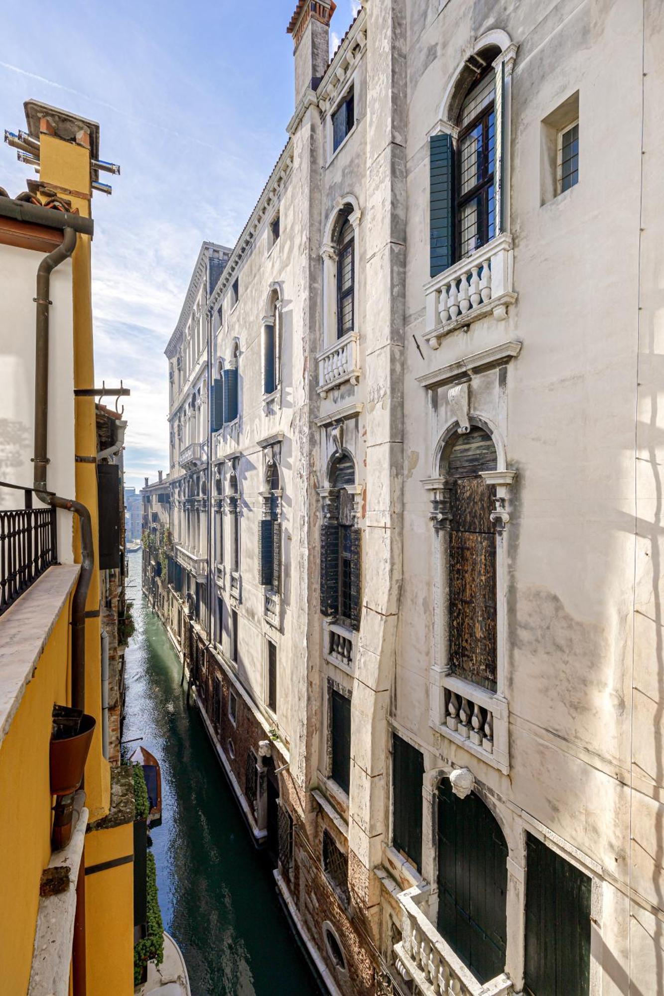 Palazzo Dei Fiori By Mate *
