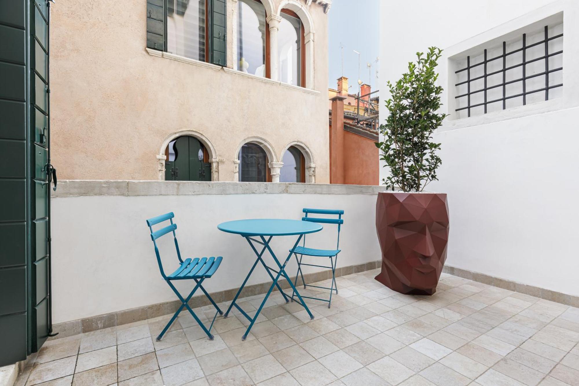 Palazzo Dei Fiori By Mate *