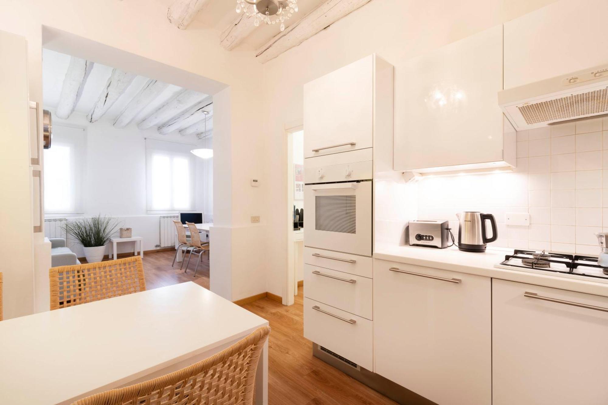 True Apartment *