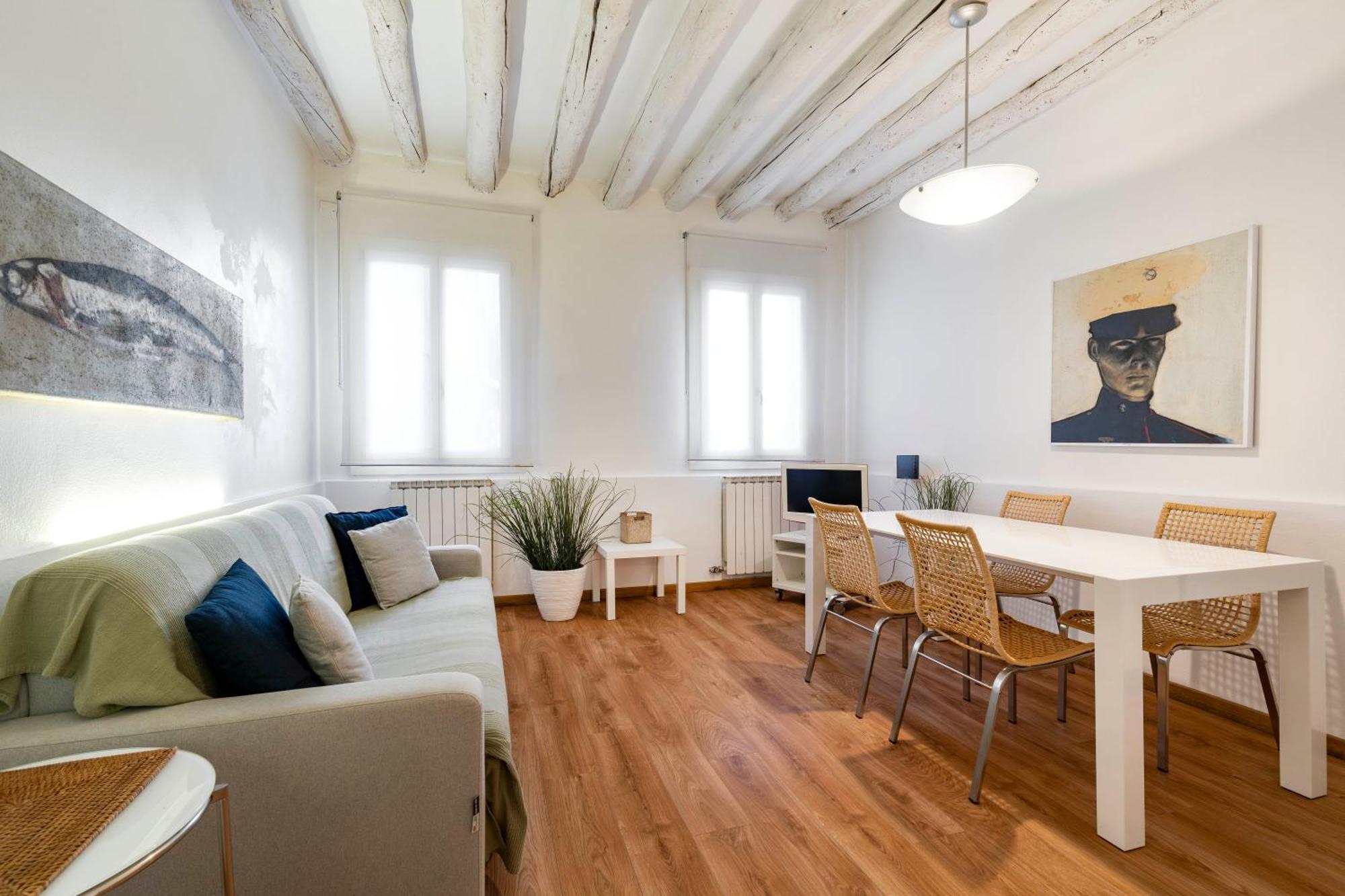 Apartment True