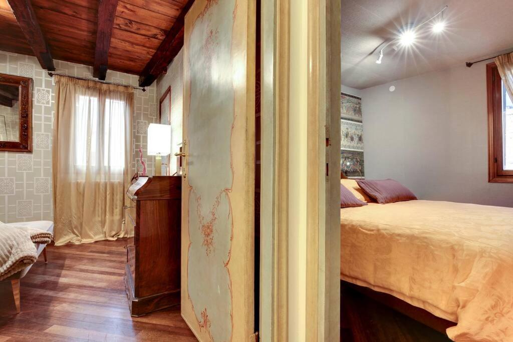 Ca Dei Zoti3 With Luggage Appartement Venise