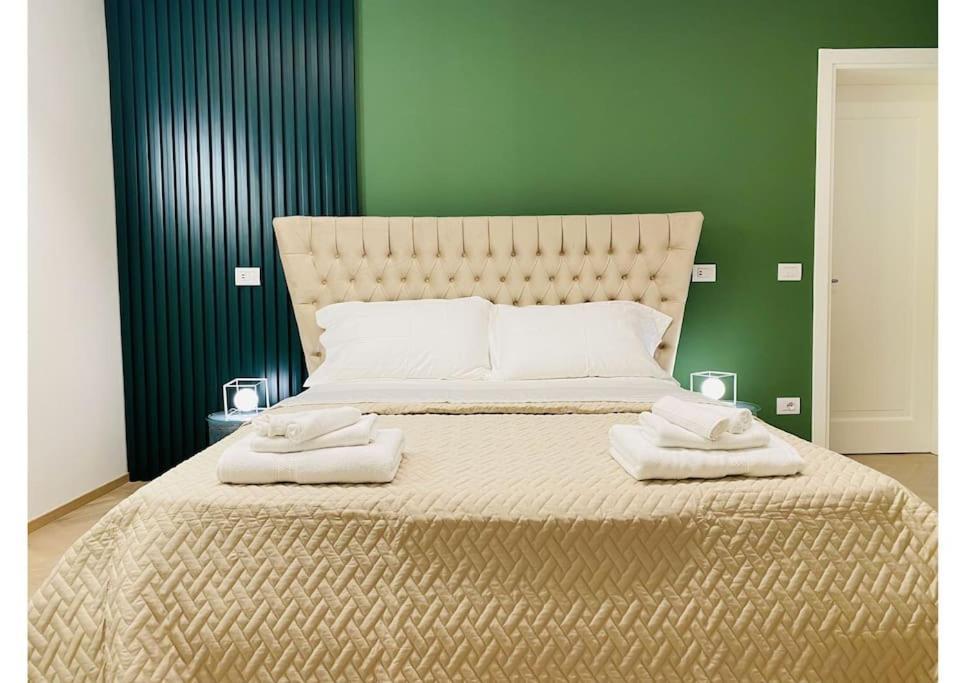 Apartment Sweet Time Venice, Luxury San Marco Frezzaria Apt! *