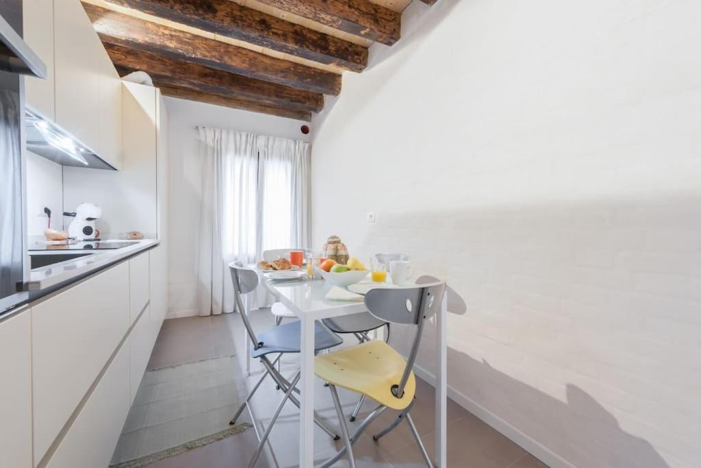 Ca' Ferrando, Brand New Apartment, Experienced Host! Appartement Venise