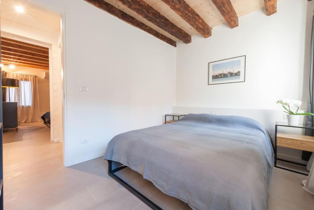 Ca' Ferrando, Brand New Apartment, Experienced Host! * Venise