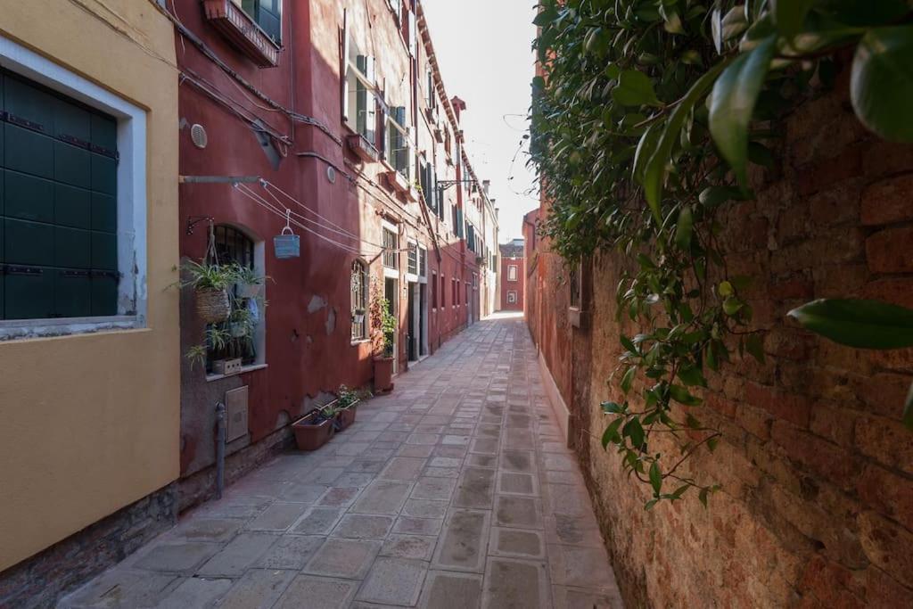 Ca' Ferrando, Brand New Apartment, Experienced Host! Appartement