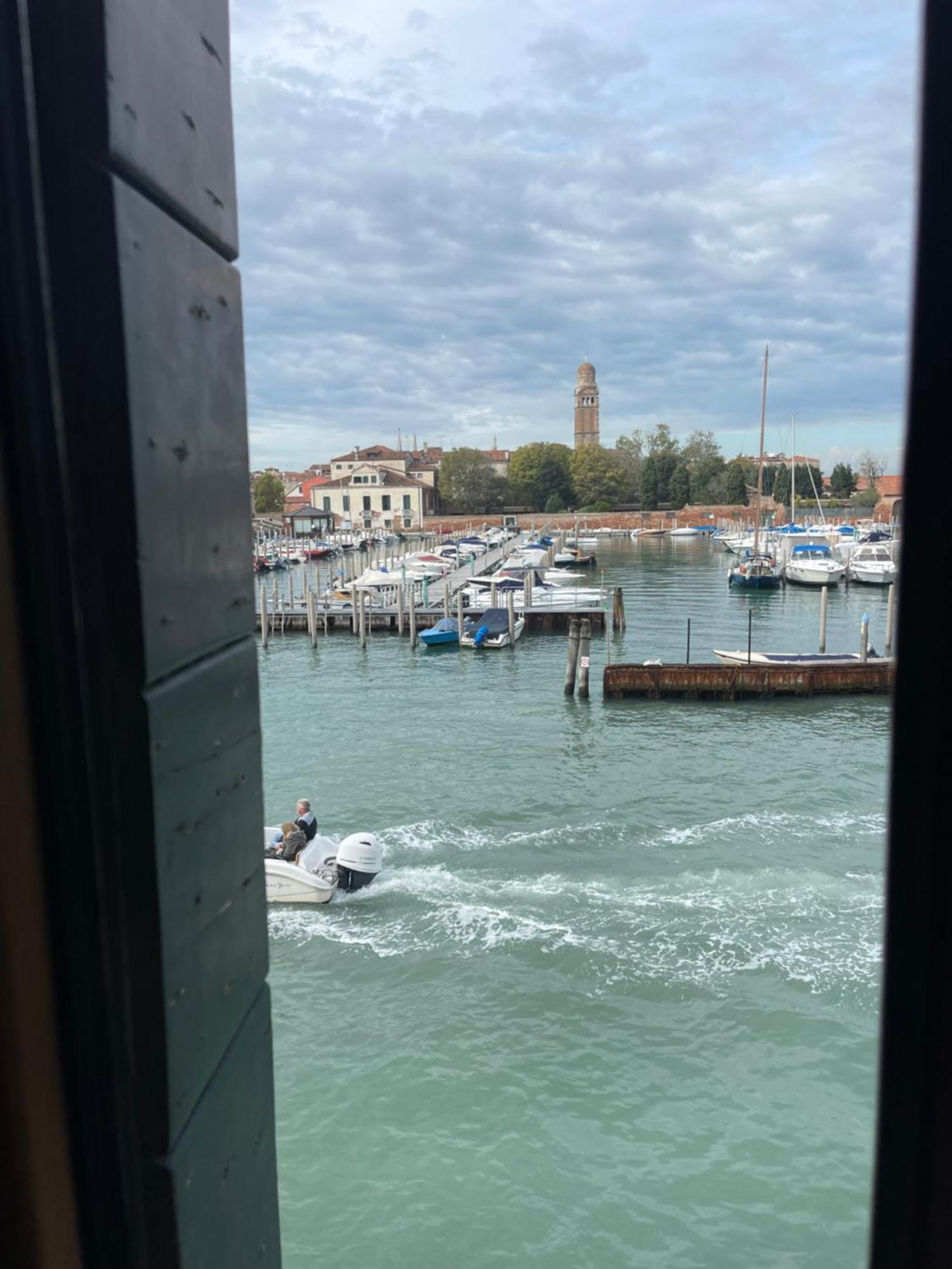 Romantic Enchantment With Private Bathroom Venise