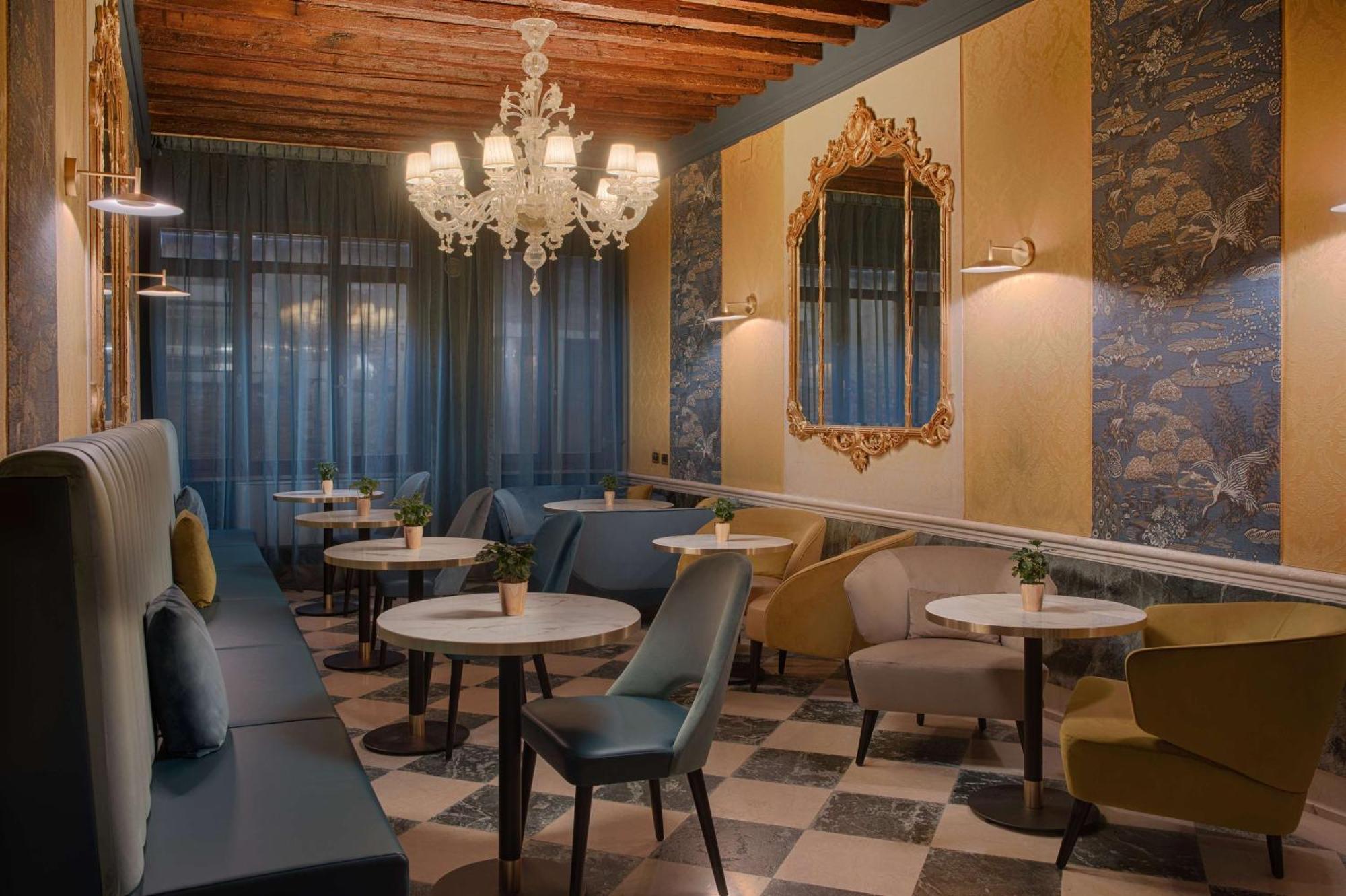 Nh Santa Lucia Hotel