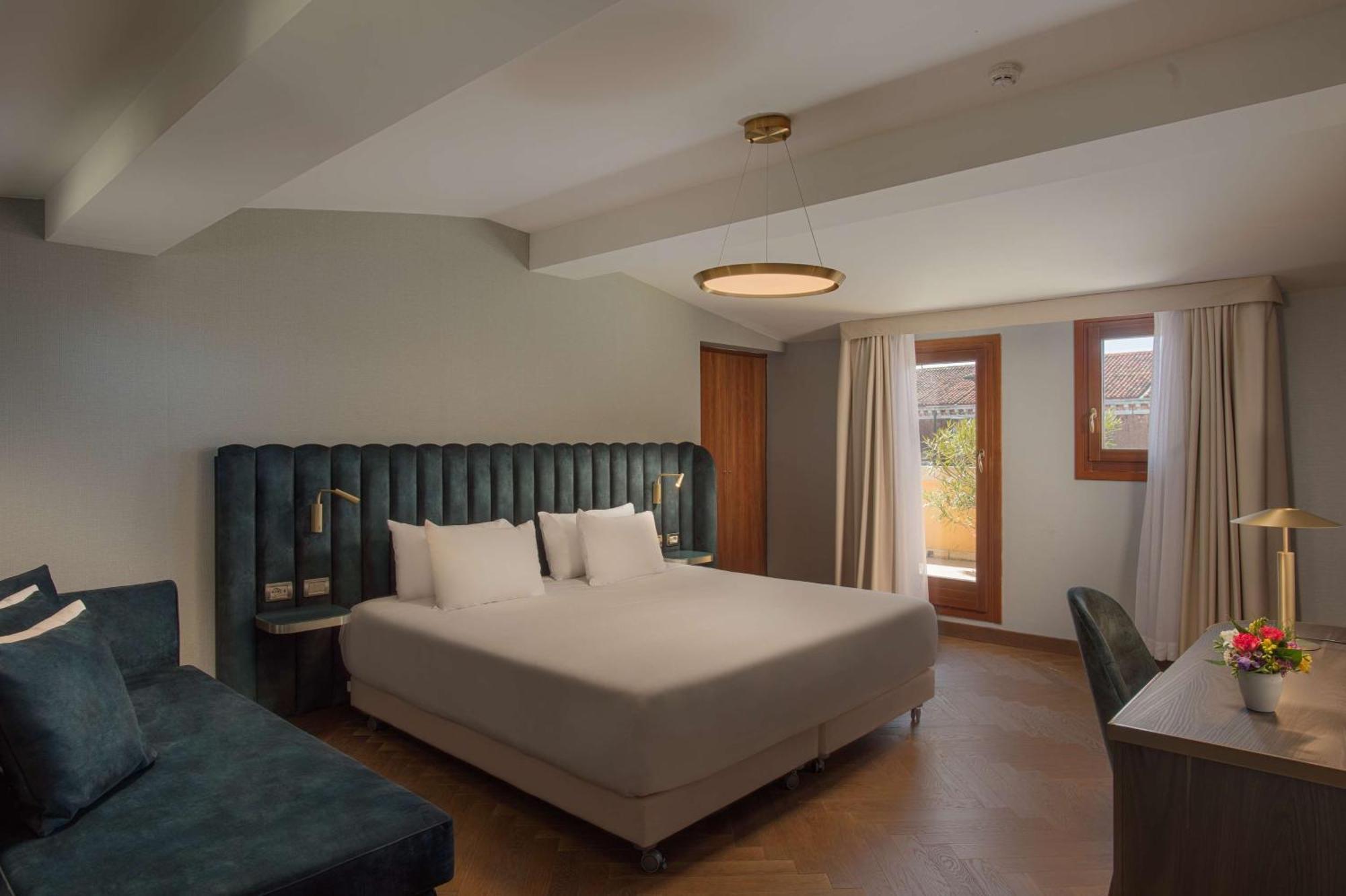 Hotel Nh Santa Lucia