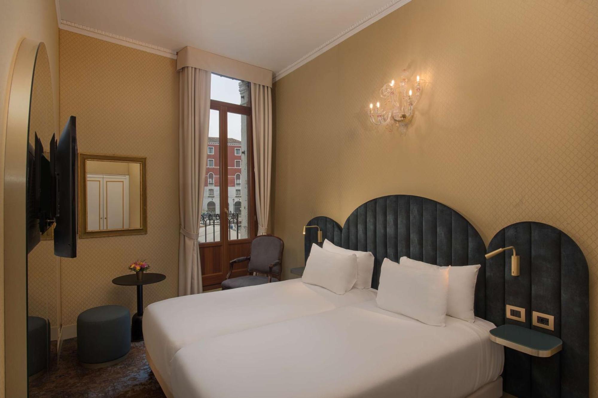 Nh Santa Lucia Hotel