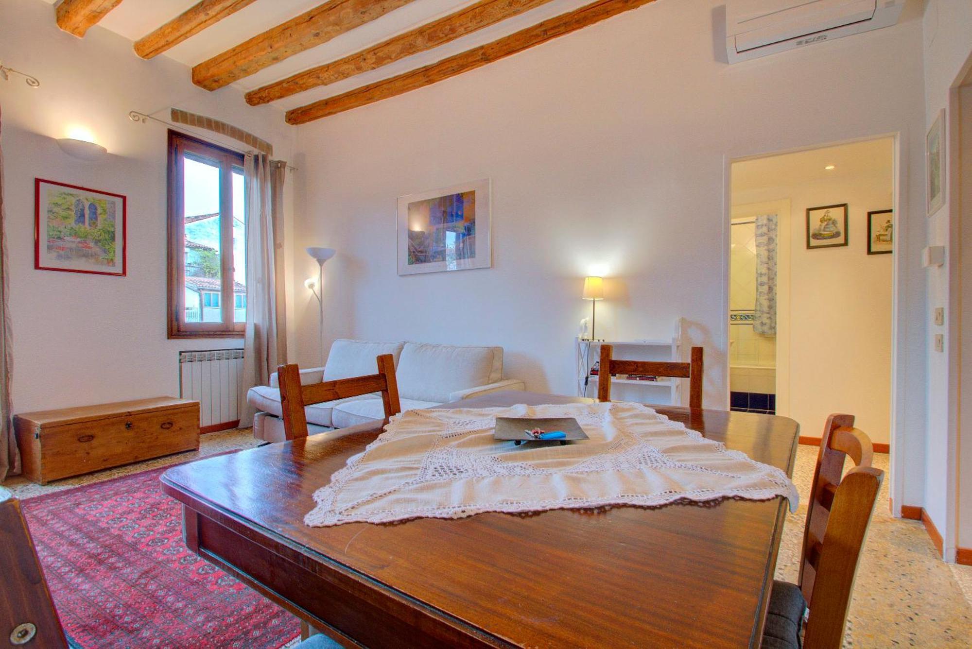Moretta Get-by-train Apartment