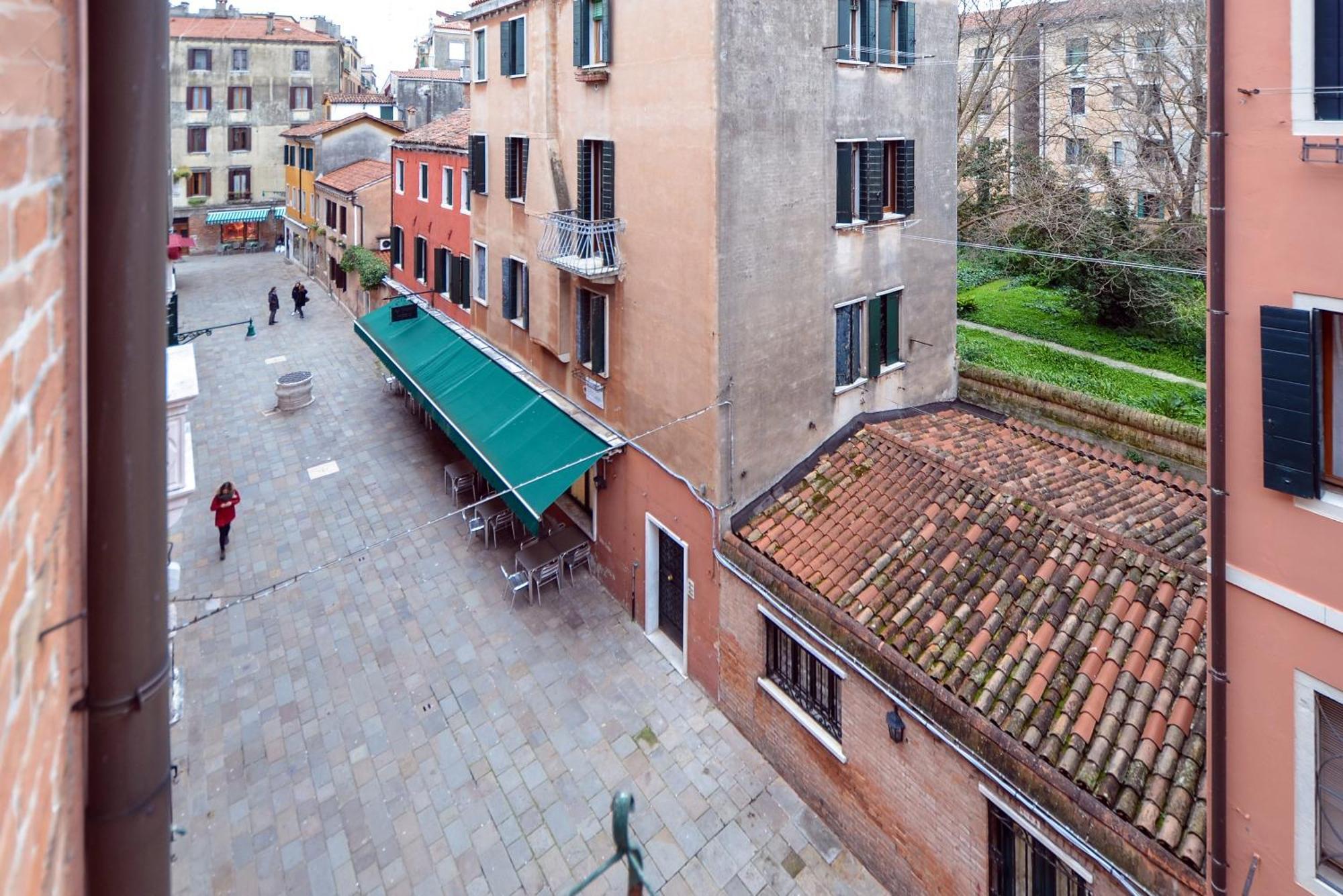 Moro Get-by-train Venezia