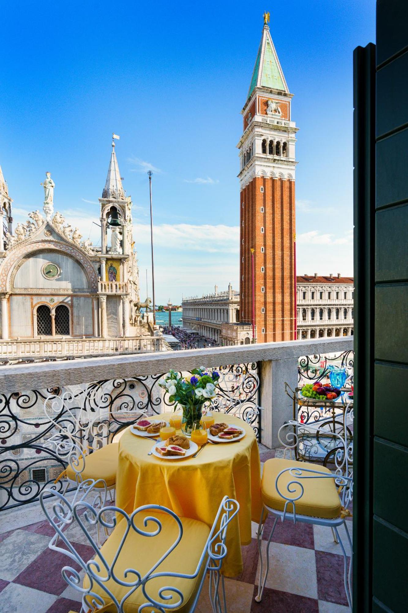 Due Leoni Terrace In St Mark's Square * Venedig