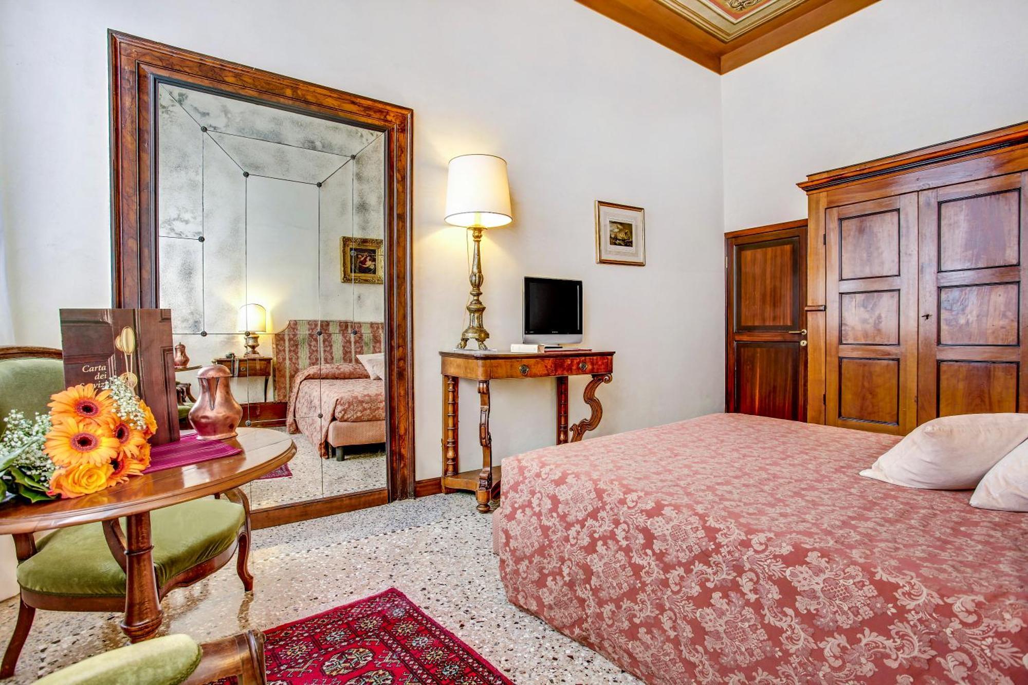 Palazzo Schiavoni Residenza D'epoca & Suite-apartments