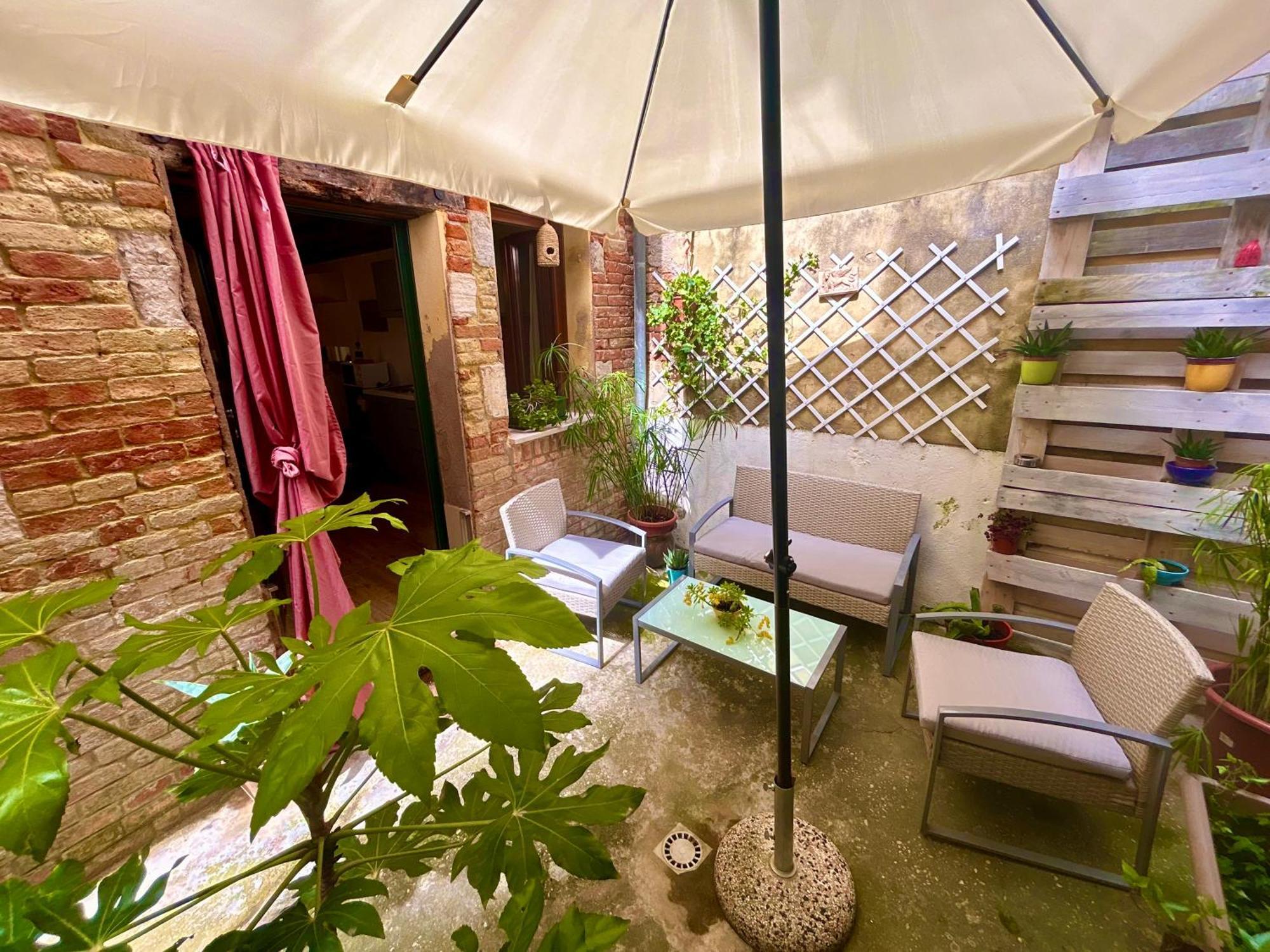 Ca 3 Leoni - Romantic House In The Heart Of Ferienhaus