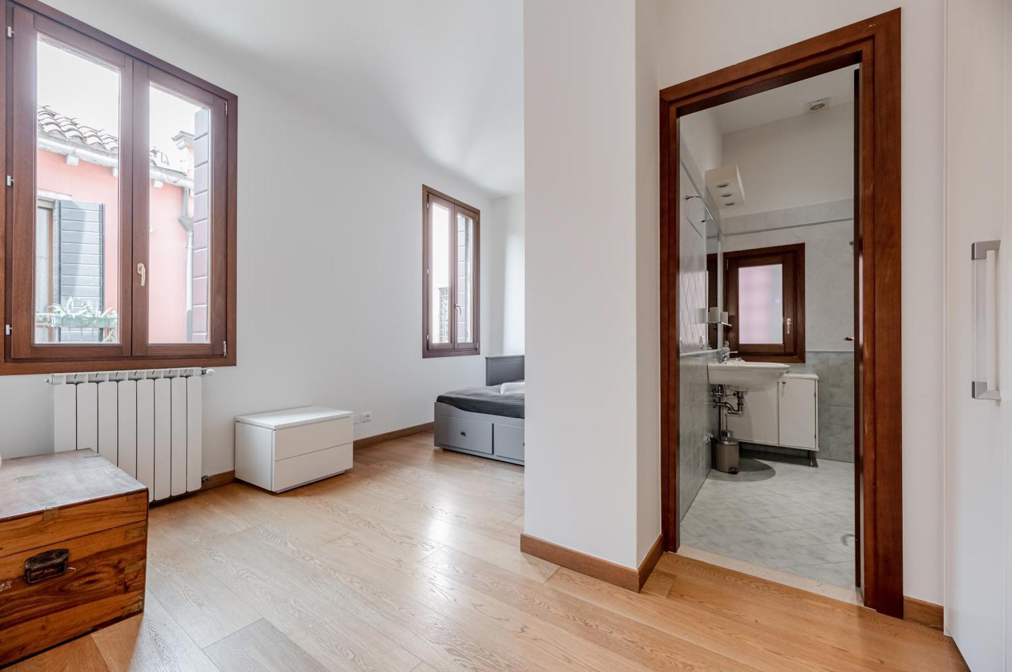 Elegant 7 Minutes From Piazza San Marco! * Venedig