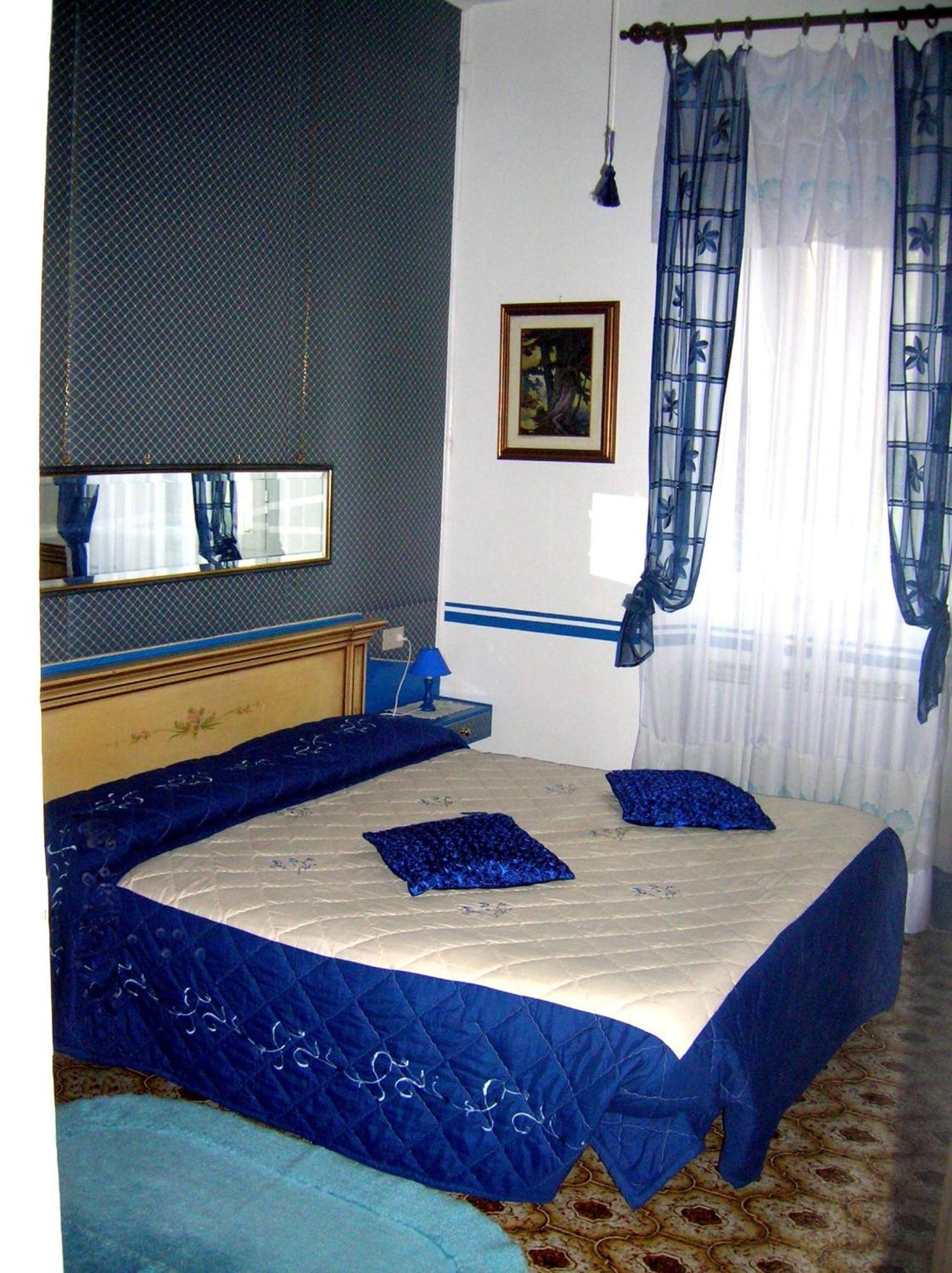Bed & Breakfast Biennale *