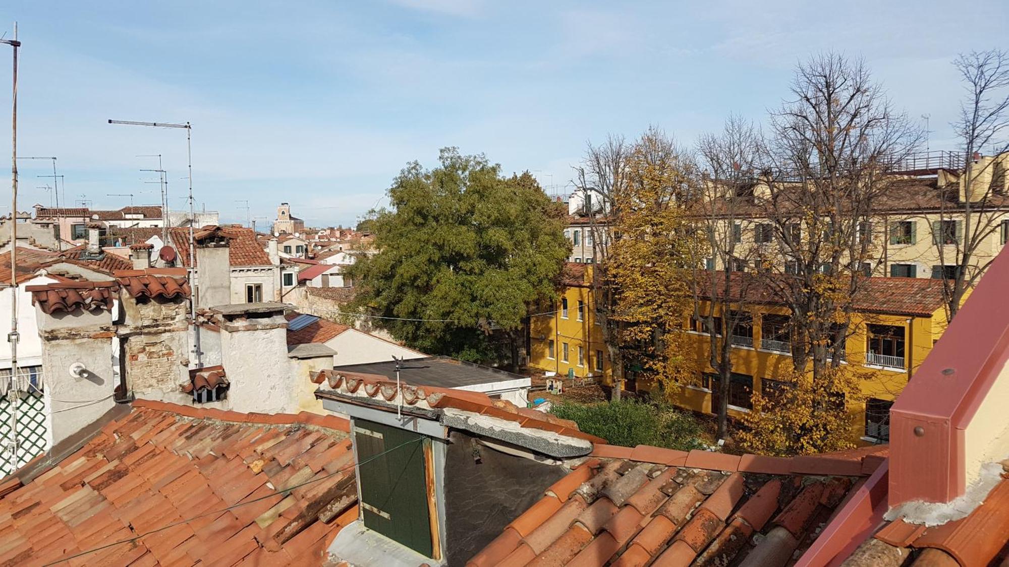 - Biennale 1 - 2 - 3 Venedig