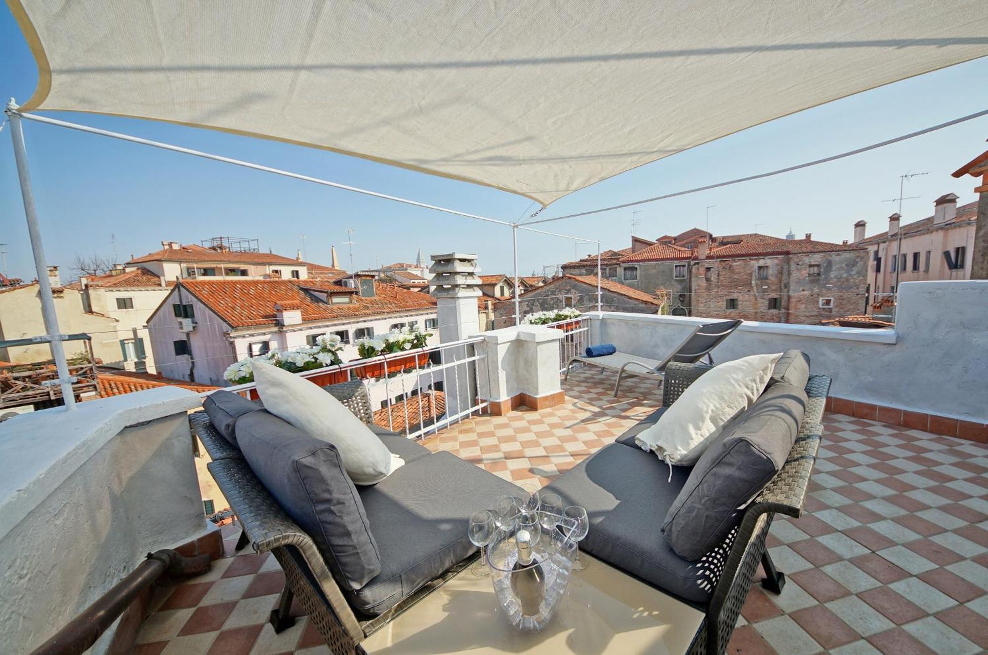 Apartment Terrace *