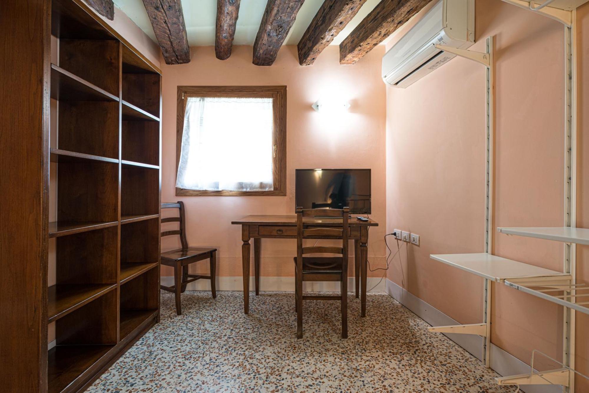 Appartement Lovely Flat With Canal View Near Rialto Bridge
