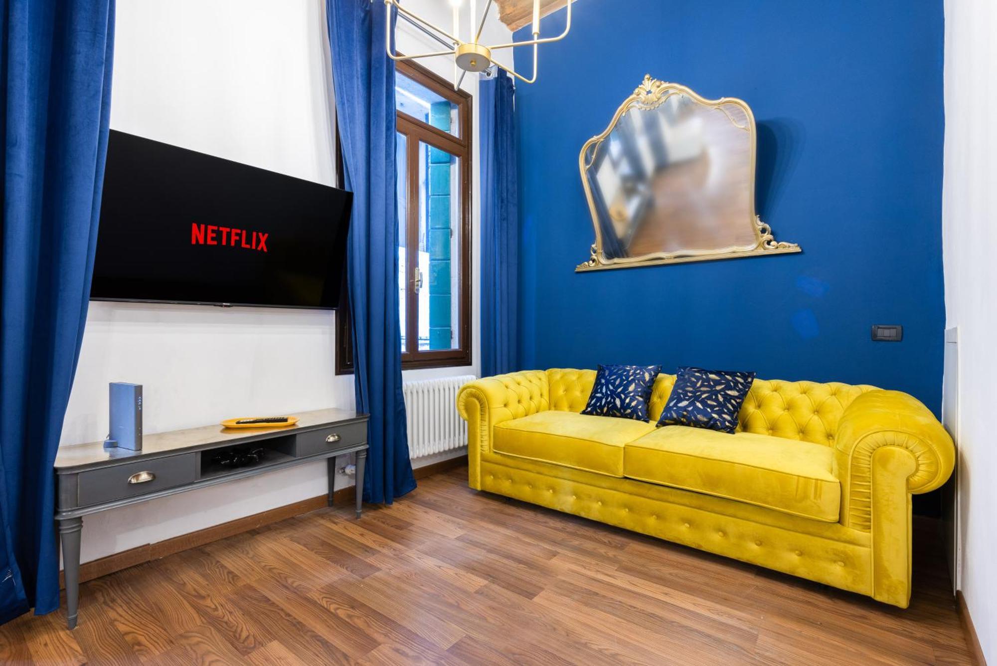 Apartment Blue Venetian House