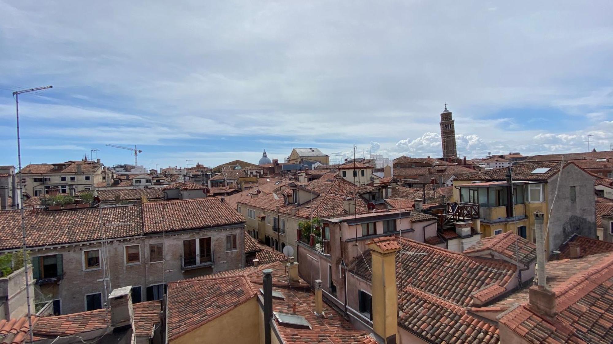 Apartment Rooftop 3999 *