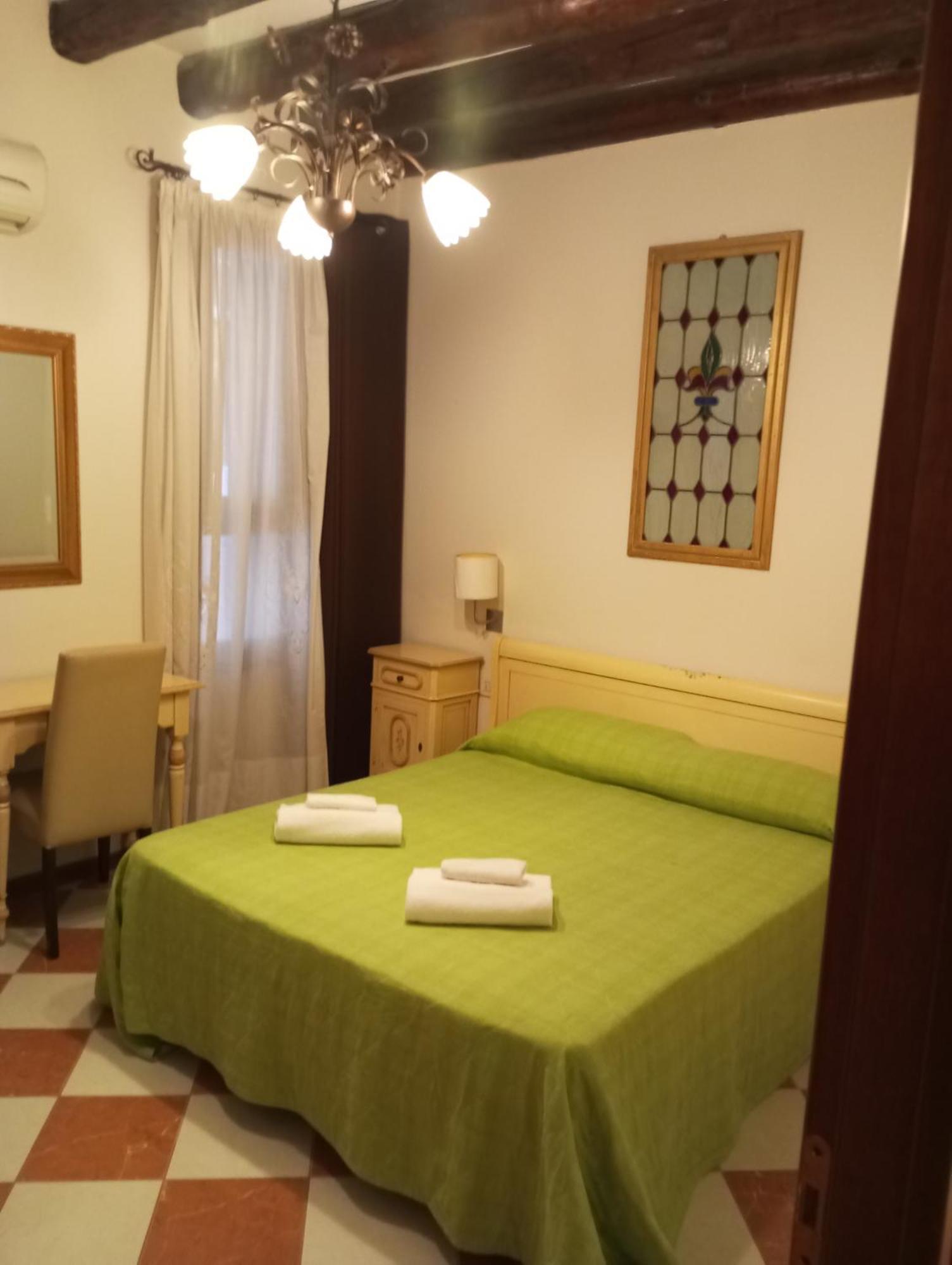 Henry Hotel 2*