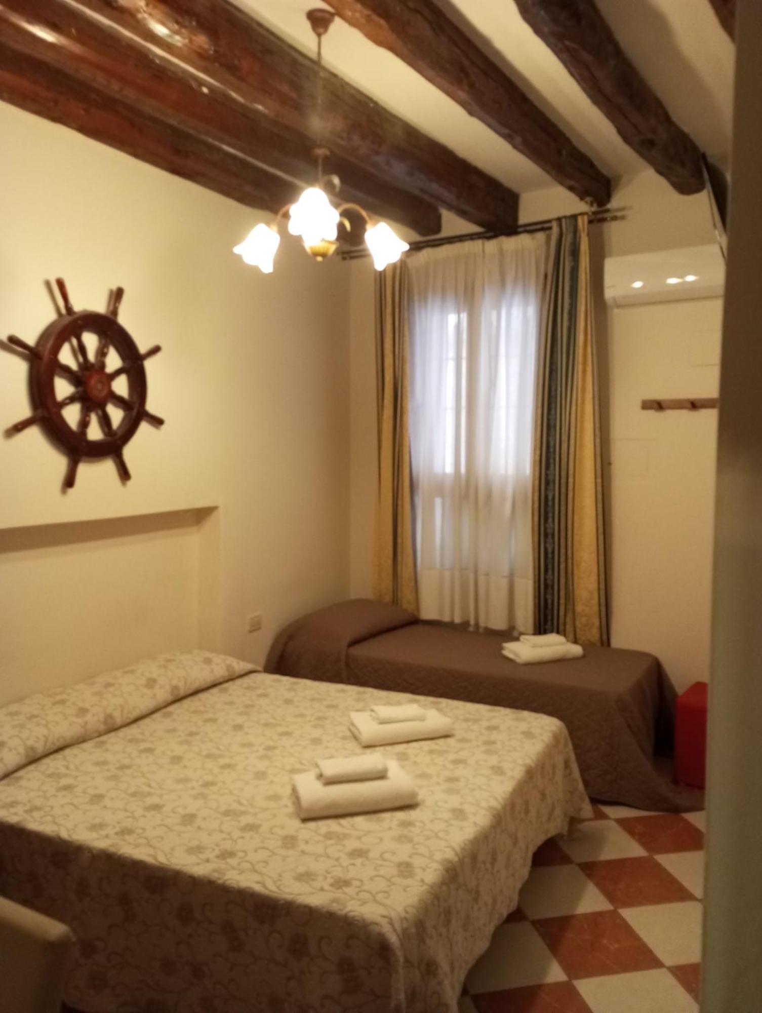 Hotel Henry 2*
