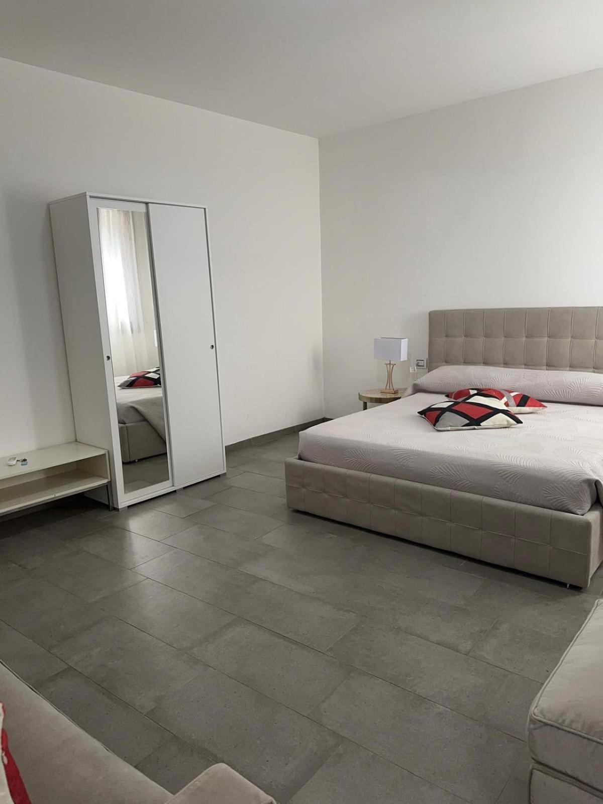 With Private Courtyard Appartement