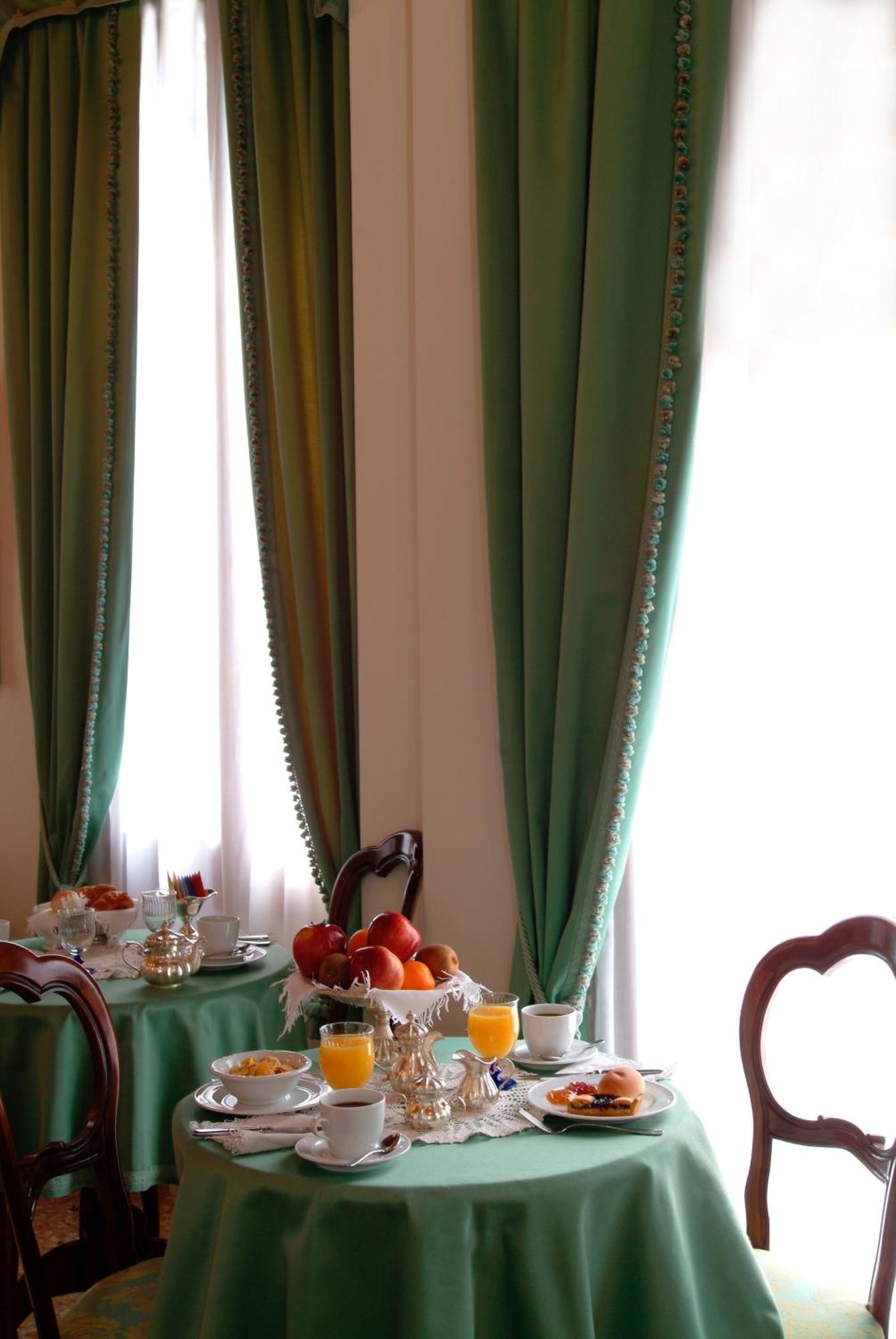 Apostoli Palace Couette-café