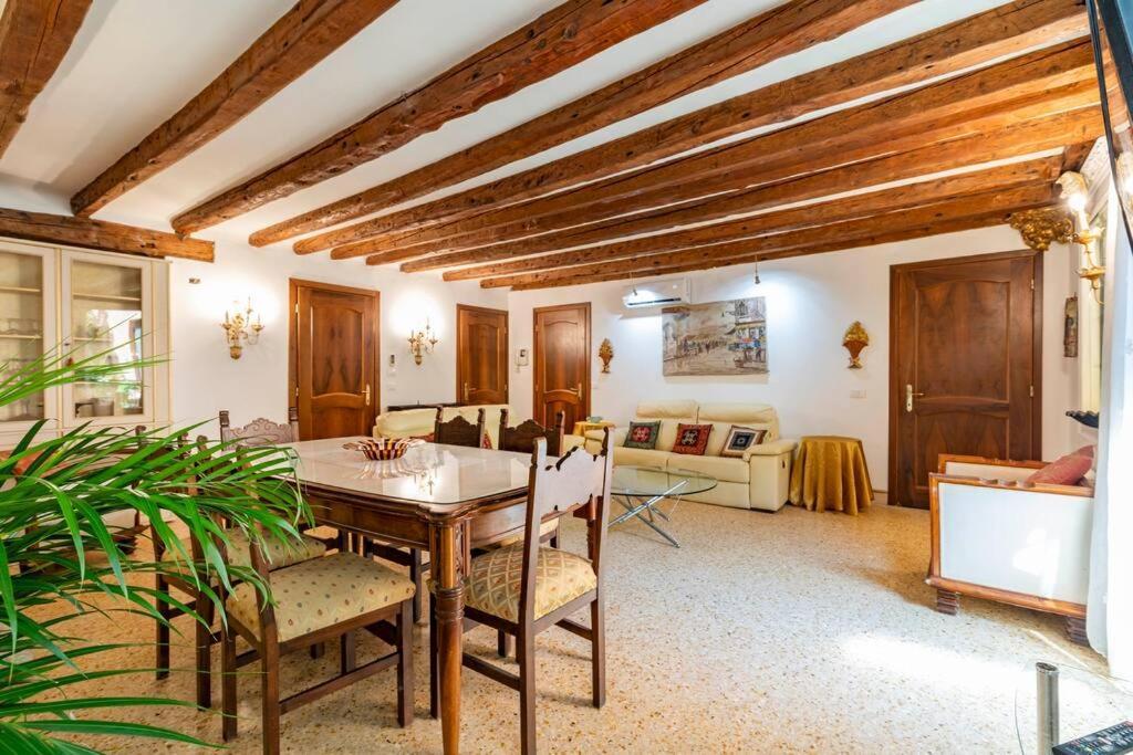 Apartment Ca' Mandorla 027042loc09523 Venice