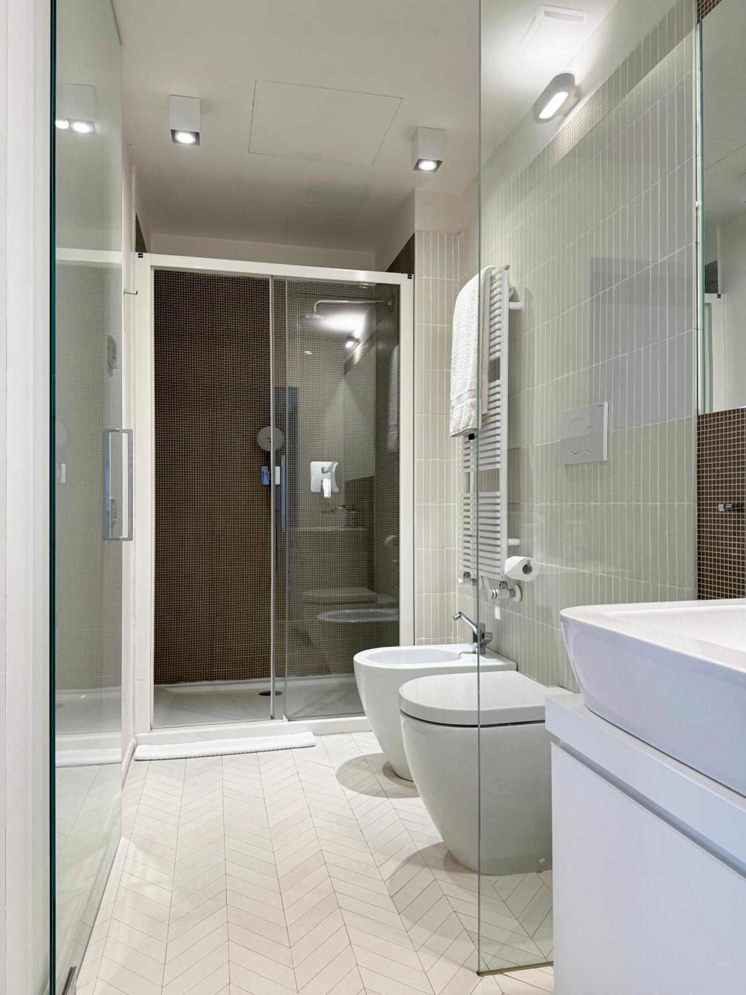 Appartement Central Luxury ~ Jacuzzi + Patio A/c *