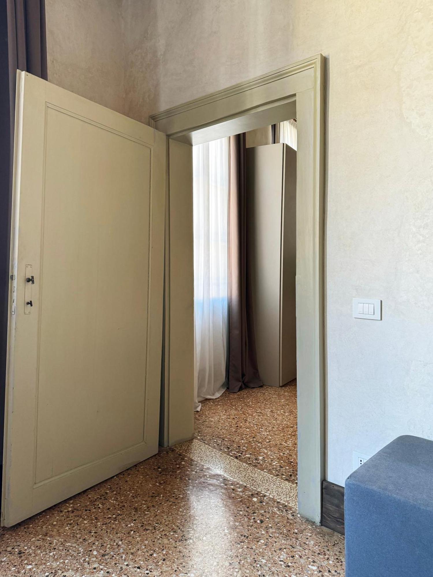 Central Luxury ~ Jacuzzi + Patio A/c *