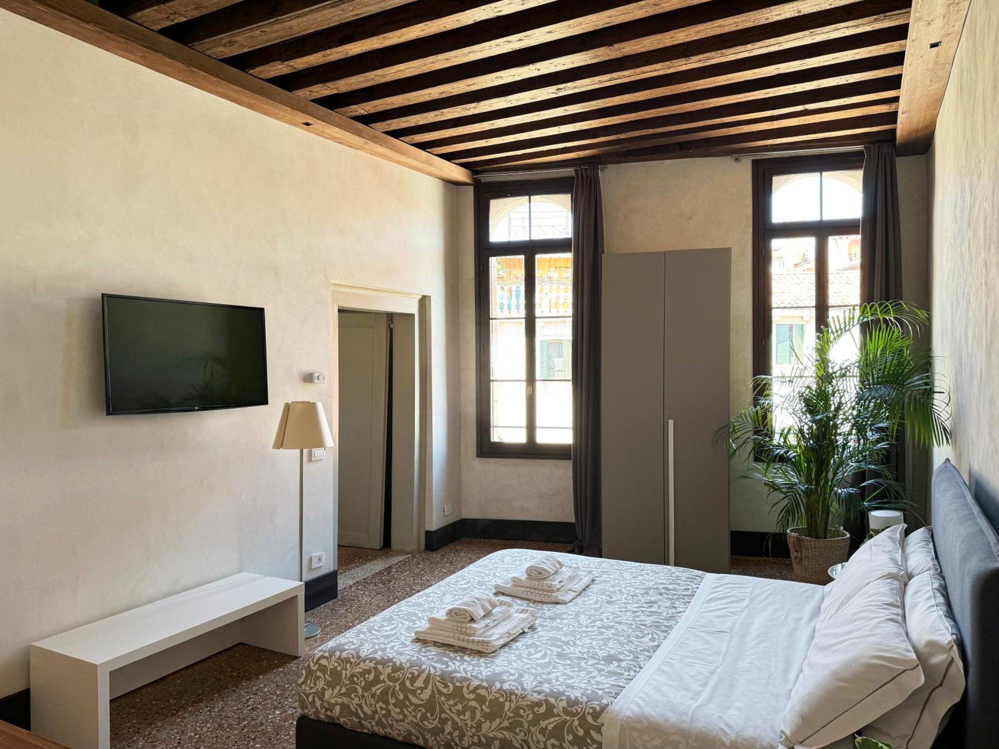 Appartement Central Luxury ~ Jacuzzi + Patio A/c Venise