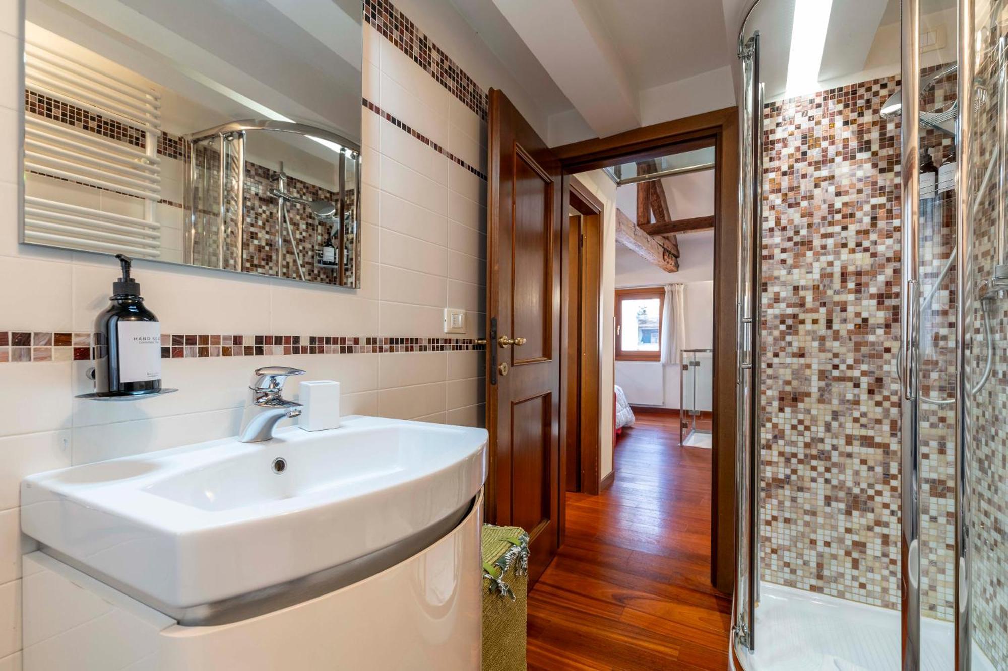 Glass House - Loft 2 Minutes To Rialto Bridge & View * Venedig