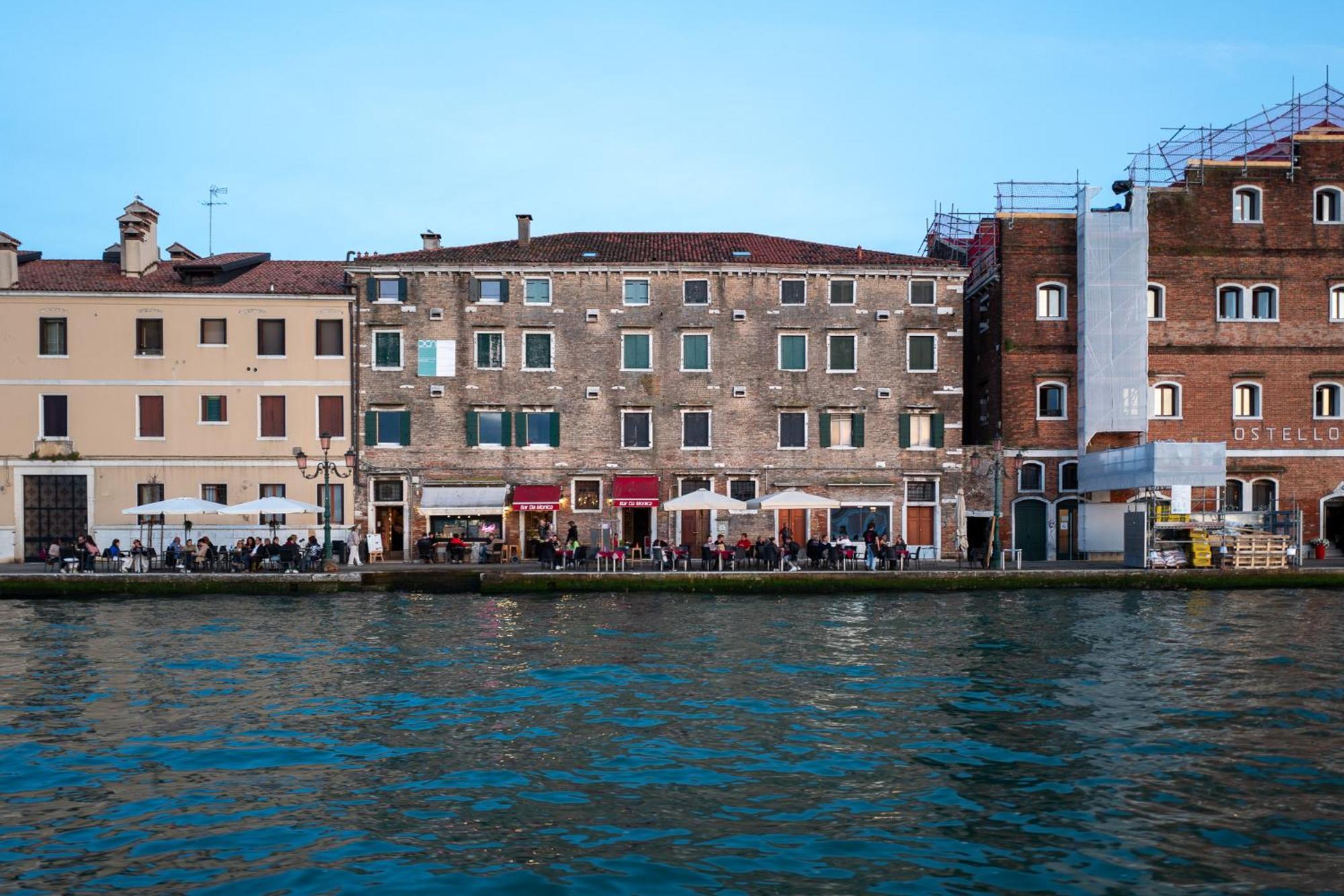 Iconic - View In